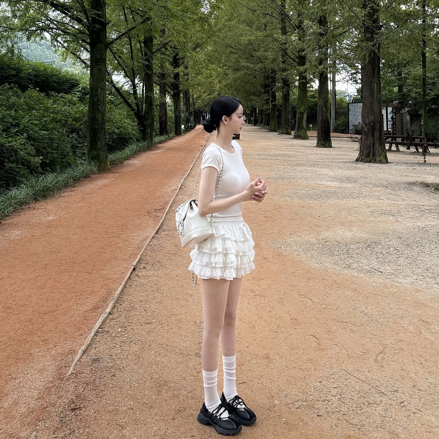 Cardinal Red Hawoo-A Bag White, (W) Matin Kim Mesh Ballet Sneakers Black 착용 스타일