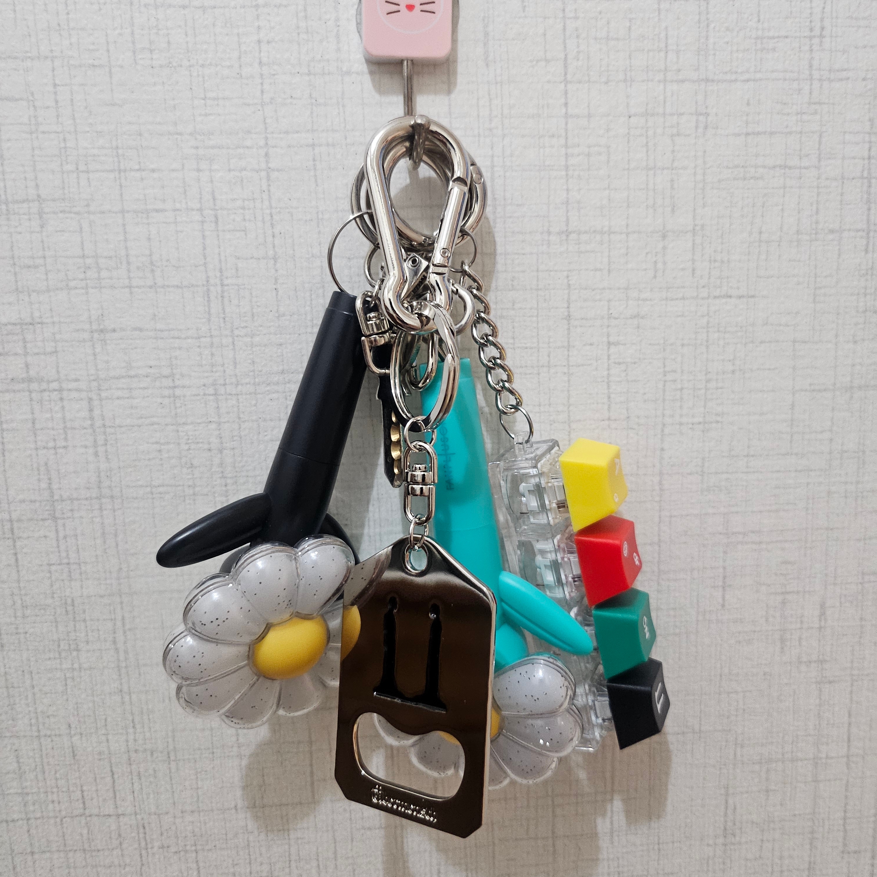 G-DRAGON Ubermensch Metal Keyring 착용 스타일
