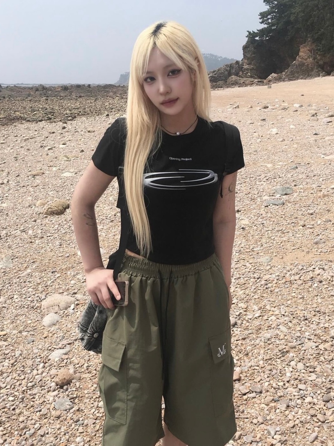 MUCENT Laurel Poly Bermuda Half Pants Khaki 착용 스타일