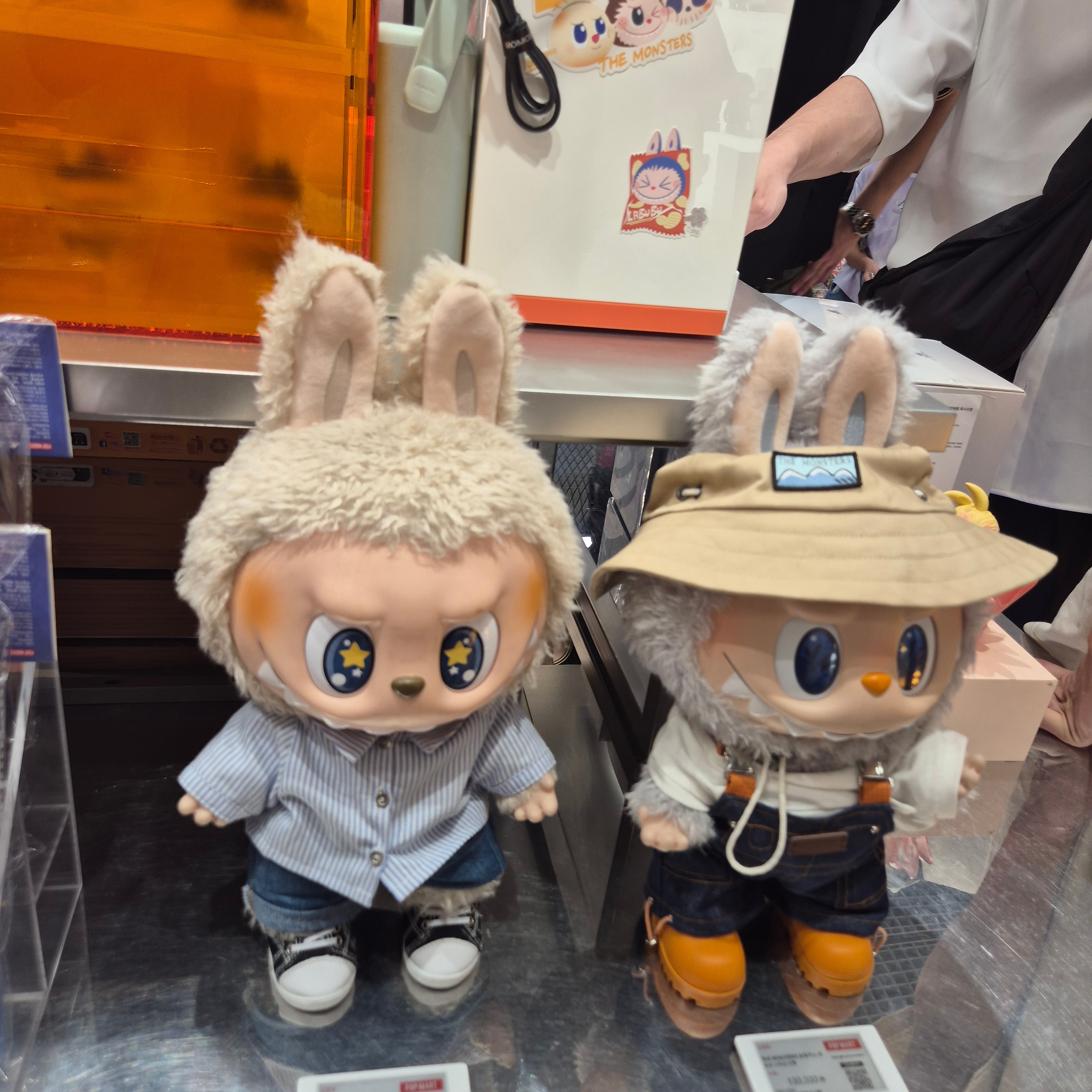 Pop Mart The Monsters Fall In Wild Labubu Series Plush Doll, Pop Mart Labubu Flip with Me Doll 착용 스타일 - 1