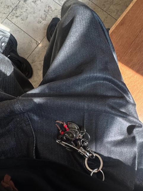 WESLEY HYUSTON Herringbone Glow Denim Bermuda Pants Indigo 착용 스타일 - 3