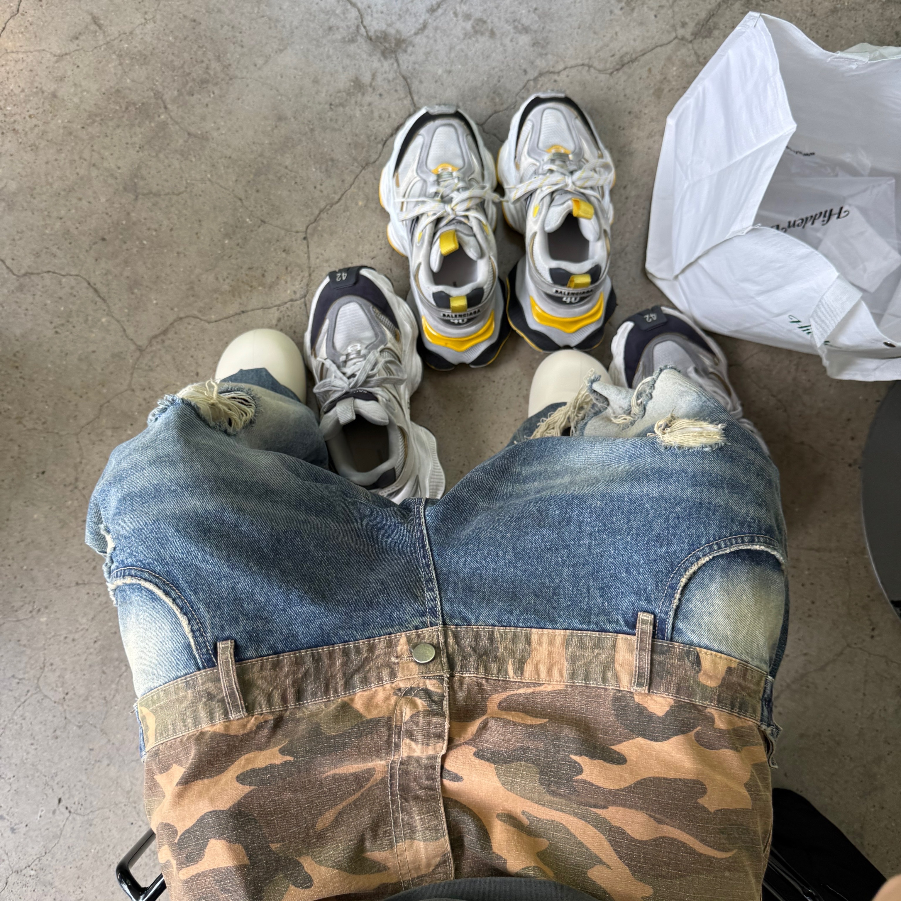 Balenciaga Cargo Sneakers White Grey, Balenciaga Cargo Sneakers Grey Black Yellow 착용 스타일