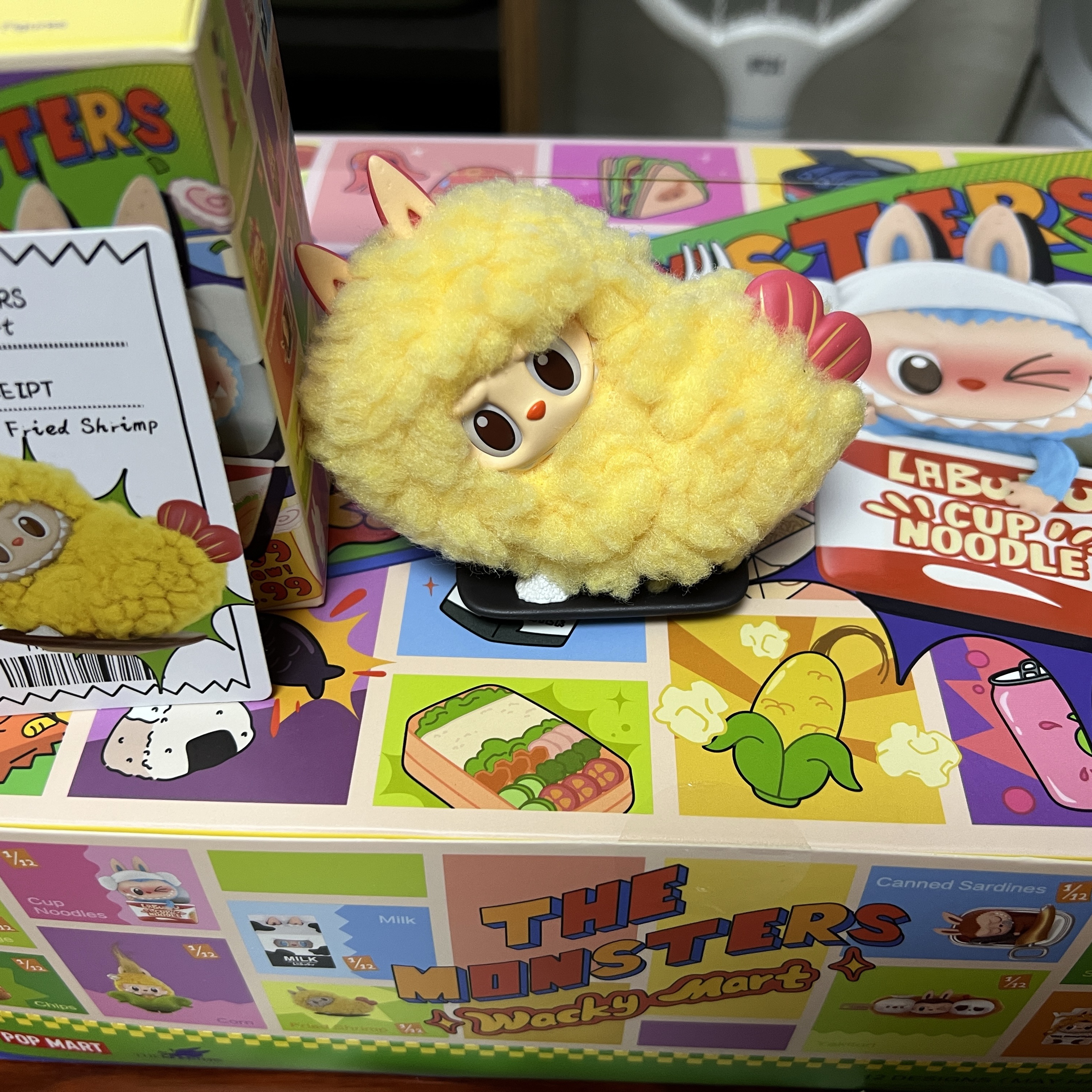 Pop Mart Labubu The Monsters Wacky Mart Series Figures (12 Blind Boxes) 착용 스타일