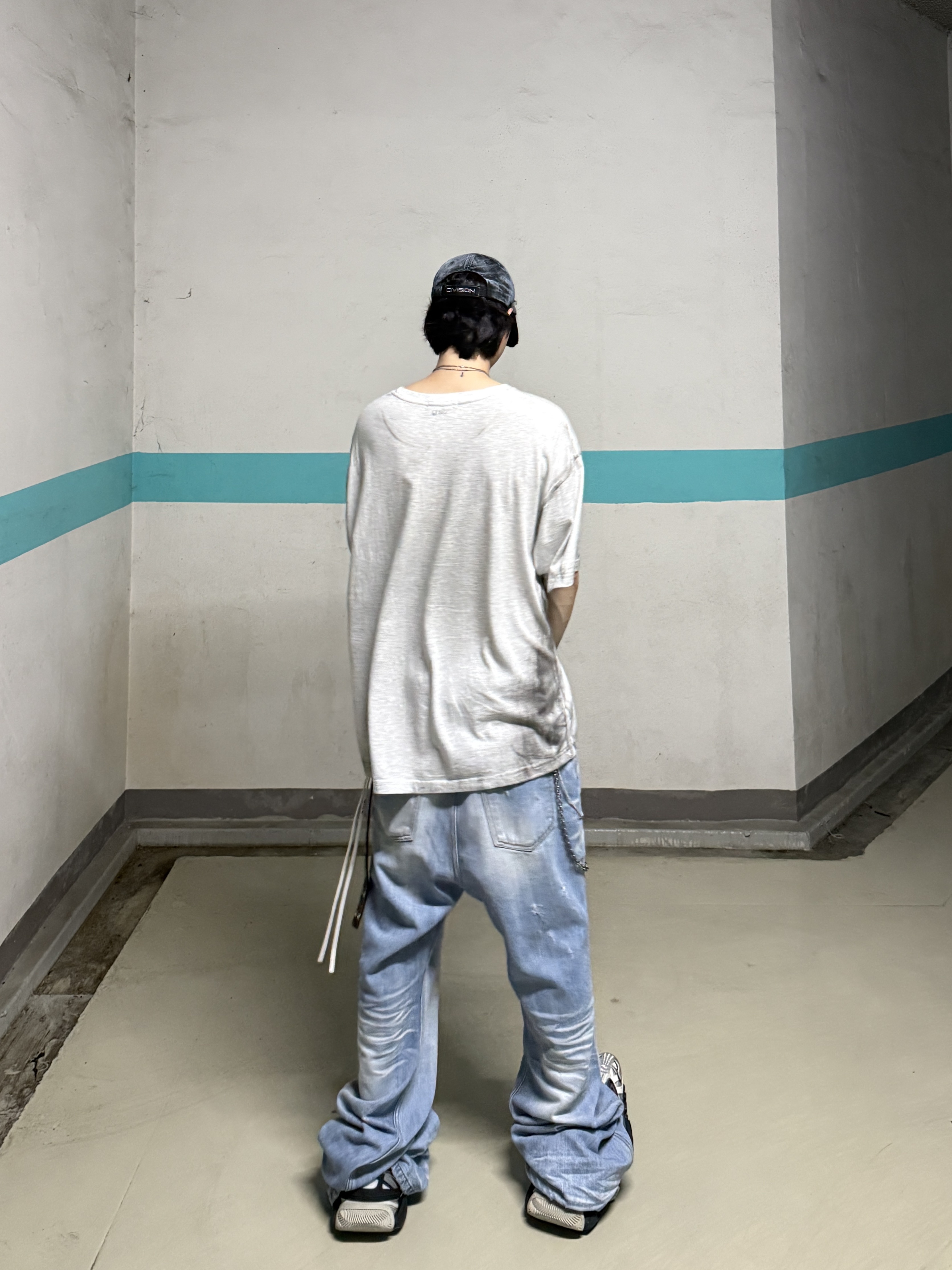 GRAILZ x KOIN SEOUL Magazine T-Shirts Melange Grey, Balenciaga Reptile Sneaker Multicolor 착용 스타일 - 6