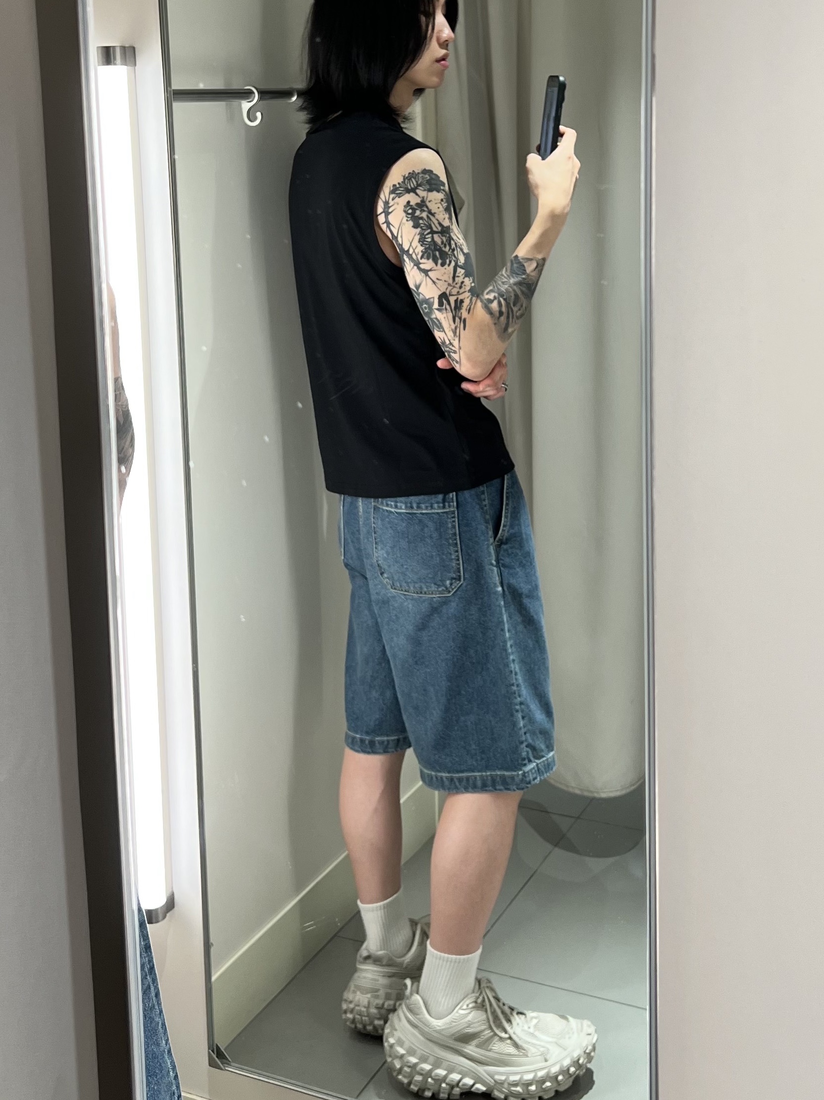 Balenciaga Defender Sneakers Beige 착용 스타일 - 3