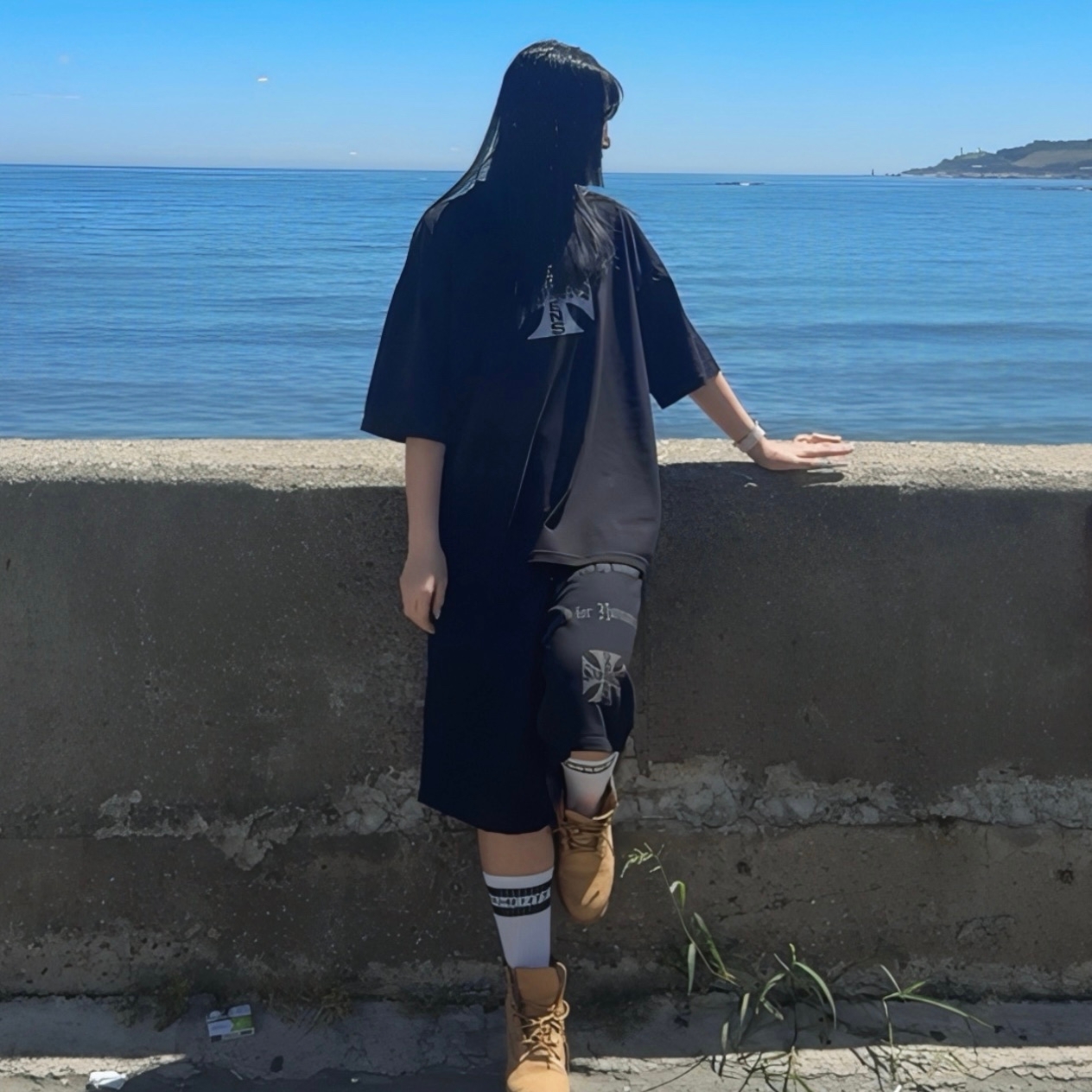 [KREAM 단독] Sapiens Neo Sapiens Over Fit Short Sleeves Black, [KREAM 단독][예약 배송] Sapiens Engineered Over Fit Shorts Black 착용 스타일 - 1