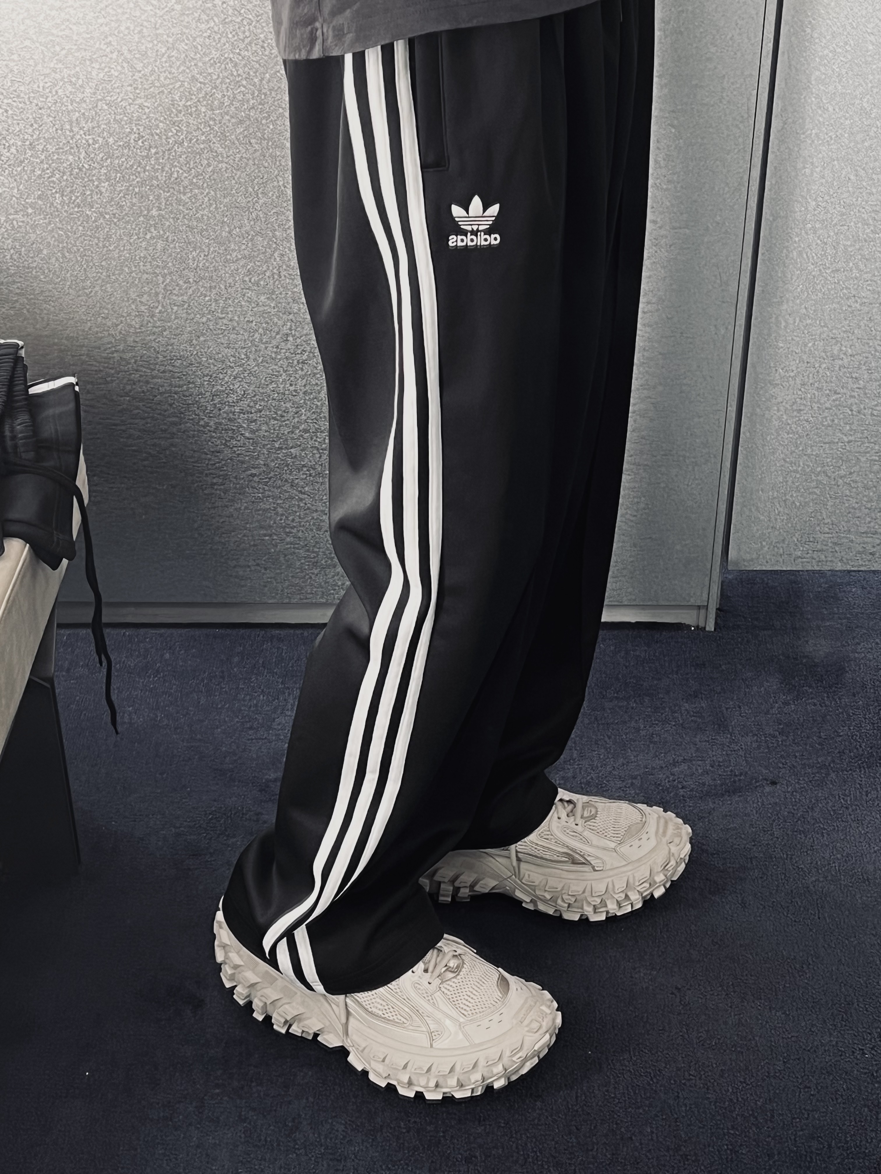 Balenciaga Defender Sneakers Beige 착용 스타일 - 5