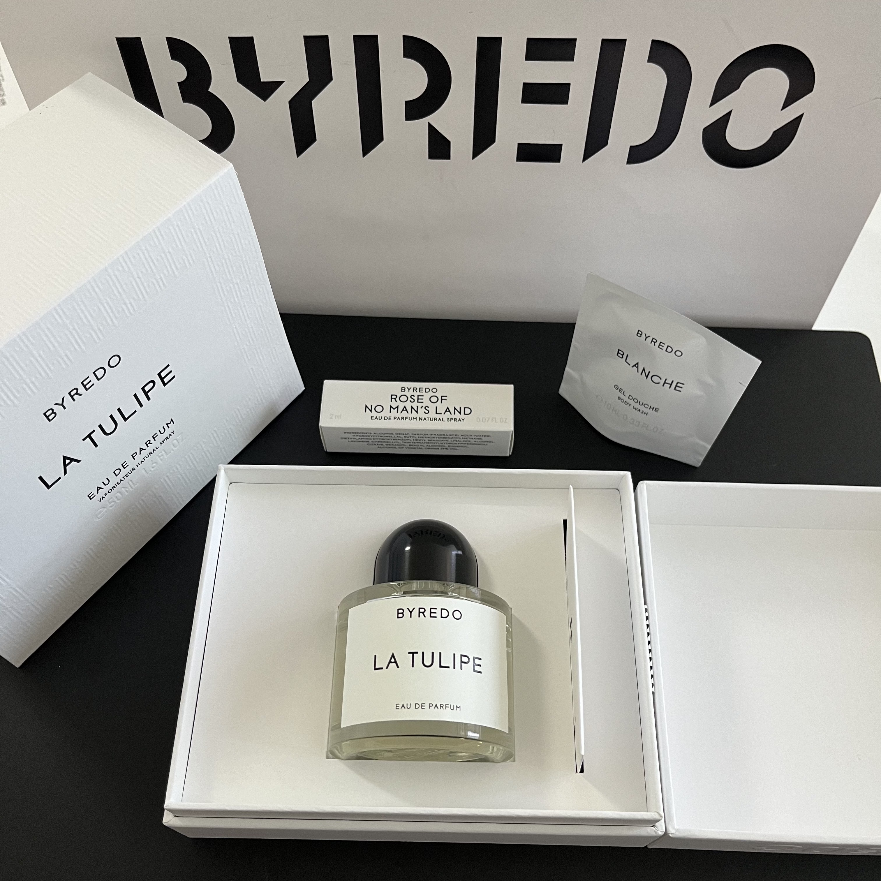 Byredo La Tulipe Eau De Parfum 50ml, A.P.C. Axelle Small Tote Bag Denim Caramel 착용 스타일 - 1