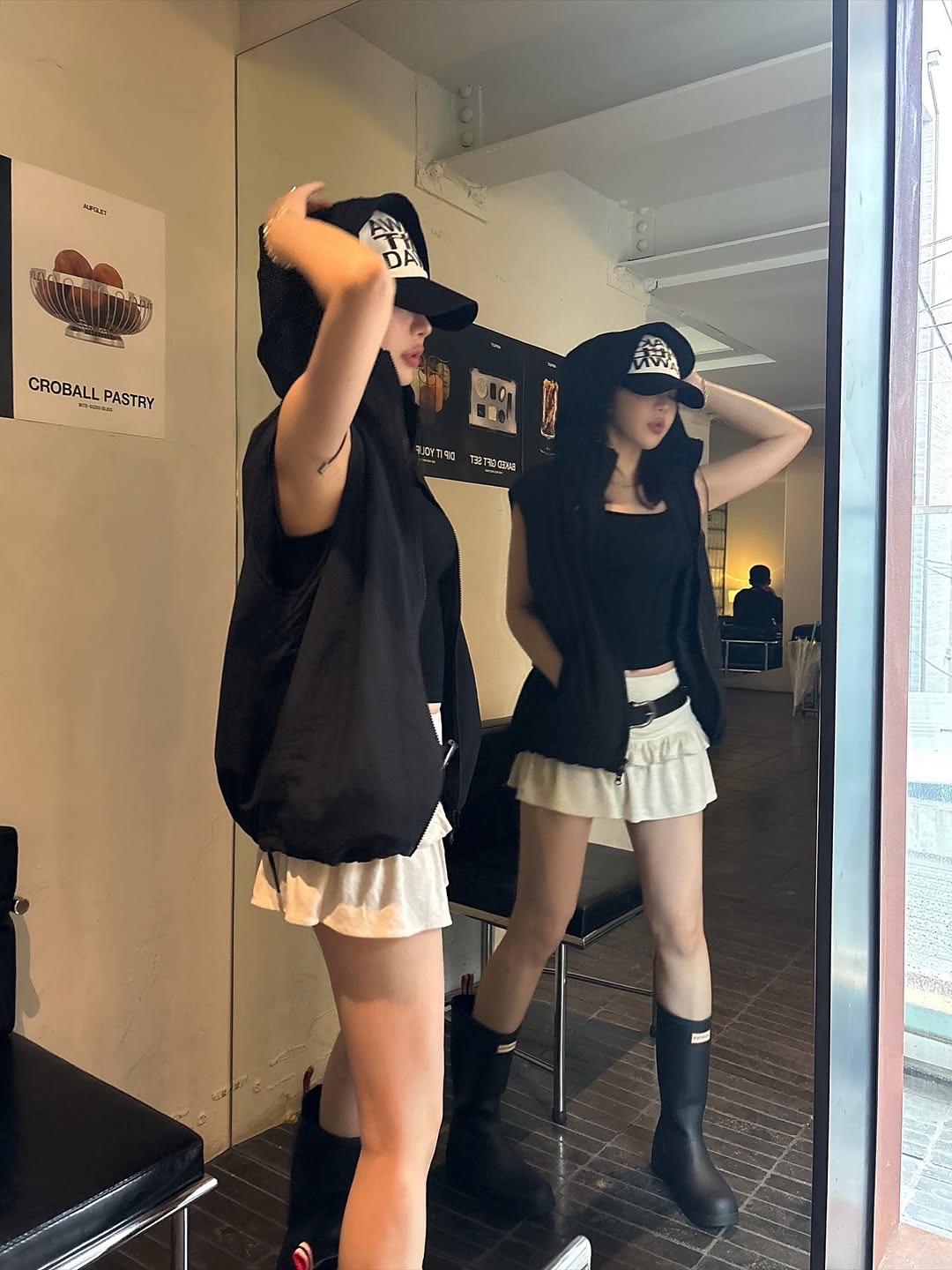 SLOW RECORD HOUSE Nylon Hood Vest Black 착용 스타일 - 4