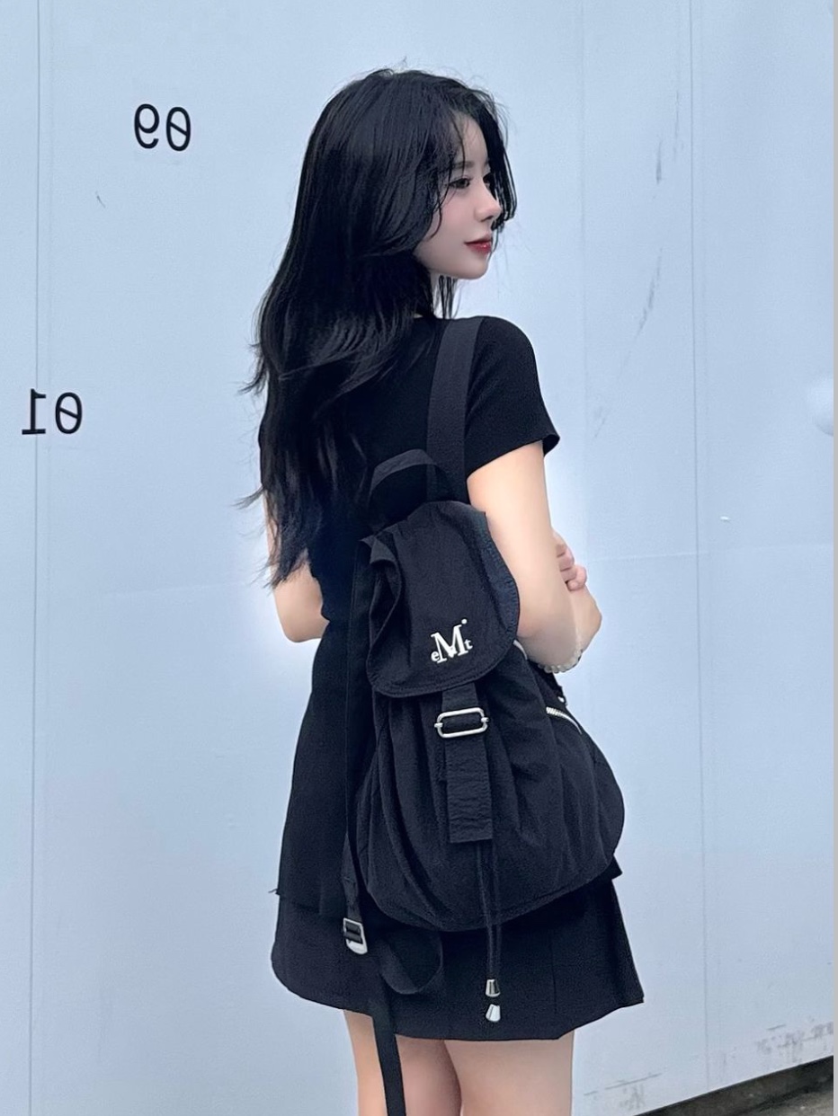 MUCENT Mute Mini Back Pack Black 착용 스타일