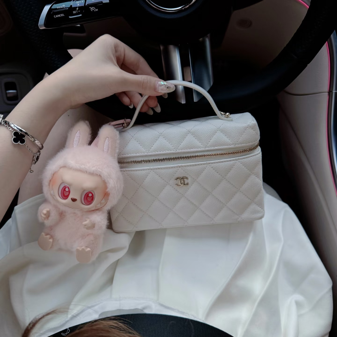 Pop Mart Labubu Let's Play Together Doll Series Dada Keyring (Opened Case) 착용 스타일