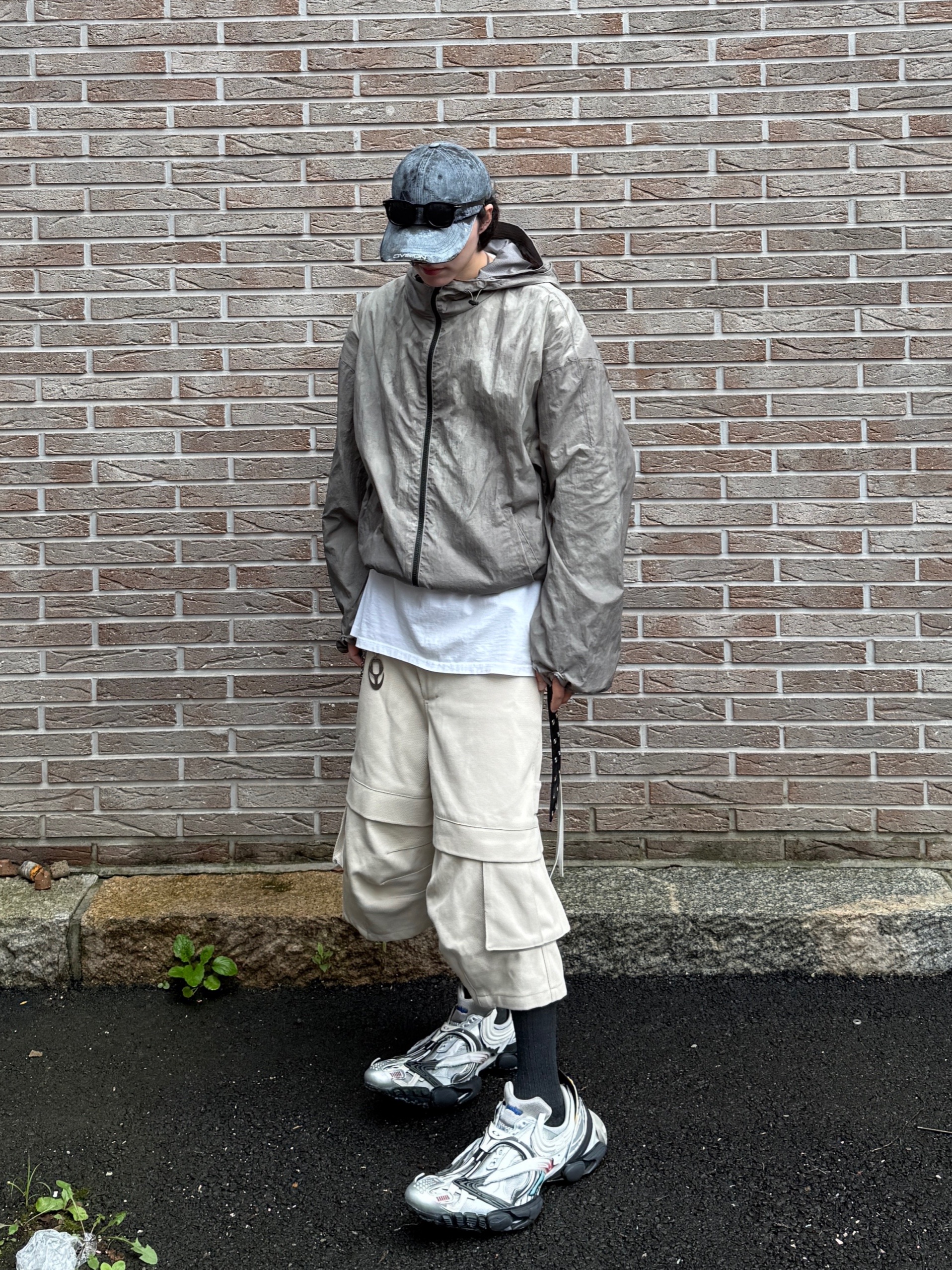Kamien x MJD Double Hole Belt Black Shearling Calfskin, Kamien Titan Bermuda Pants Light Beige 착용 스타일 - 2