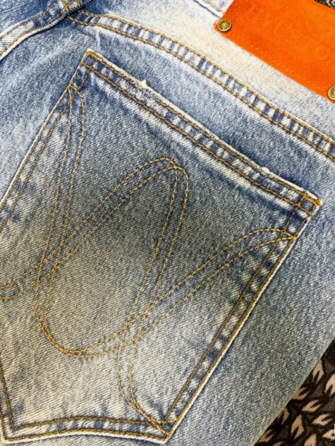 WESLEY HYUSTON Sleek Zipper Detail Boots Cut Denim Pants Mid Blue 착용 스타일 - 4