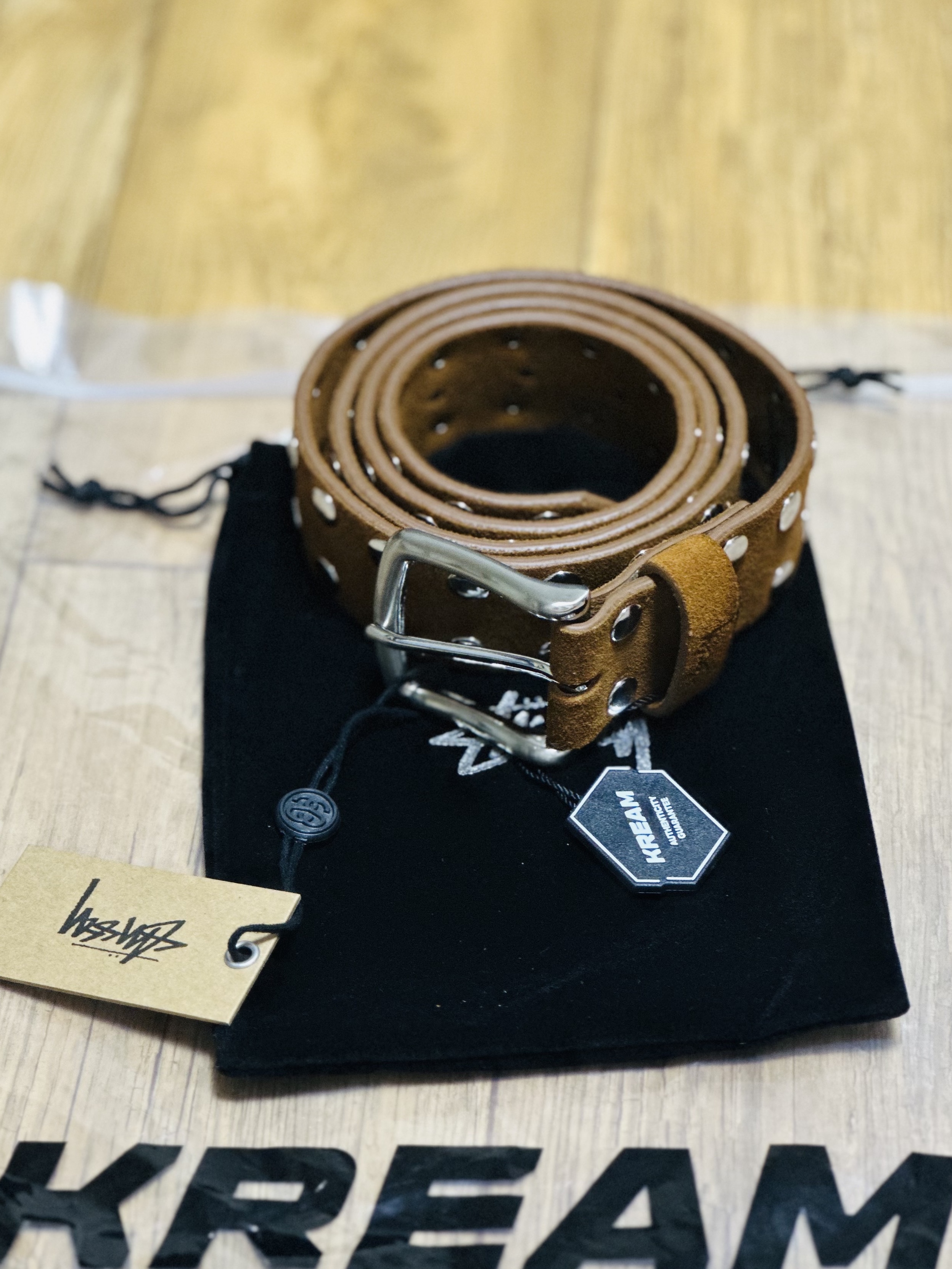 Stussy 8 Ball Studded Belt Brown Suede 착용 스타일