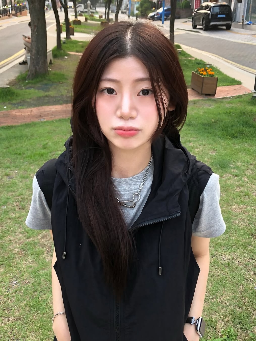 SLOW RECORD HOUSE Nylon Hood Vest Black 착용 스타일 - 3