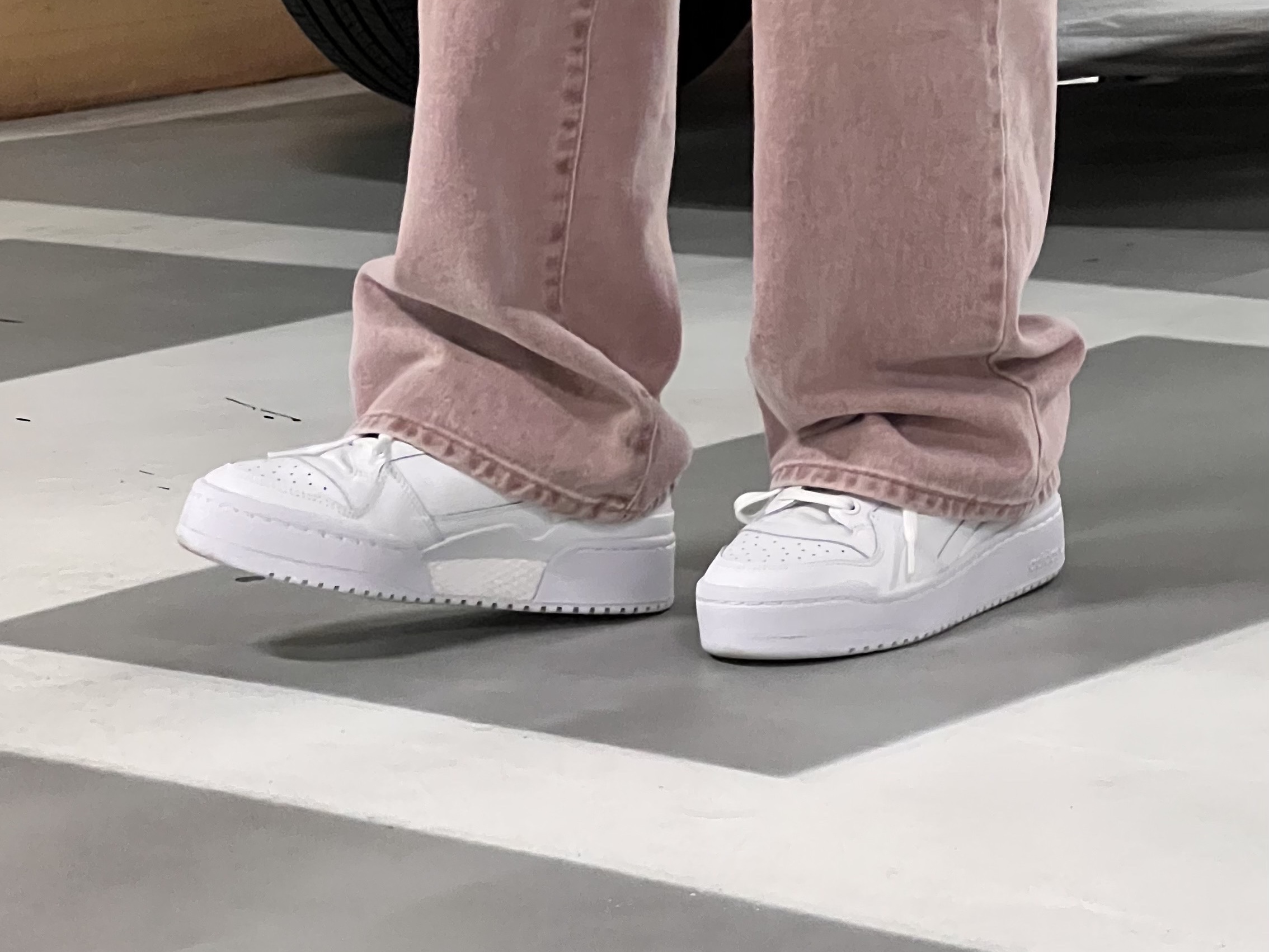(W) Adidas Forum Bold Cloud White 착용 스타일 - 2