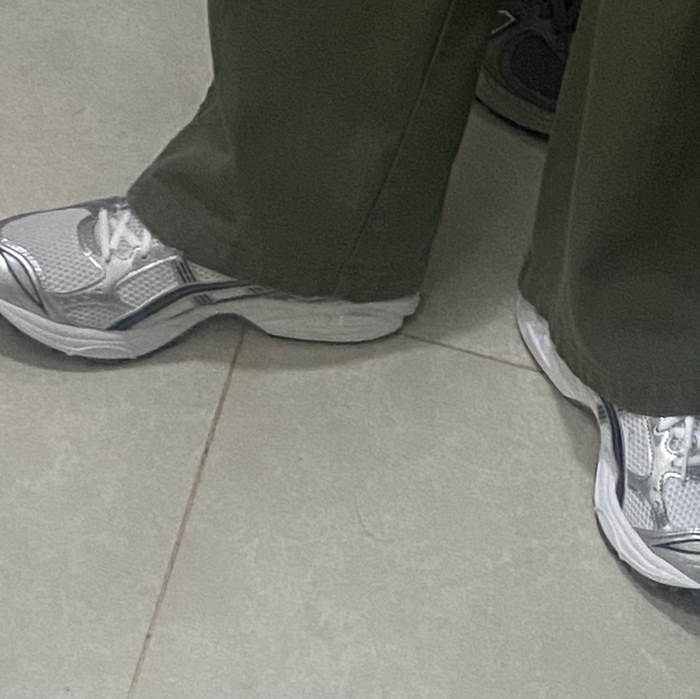 Asics Gel-Kayano 14 White Graphite Grey 착용 스타일