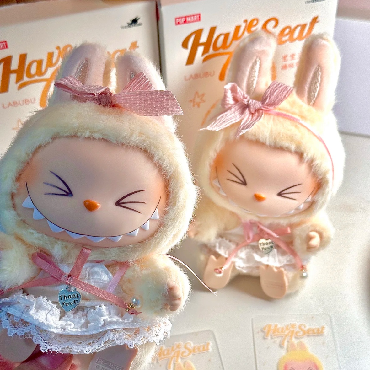 Pop Mart Labubu Let's Play Together Doll Series Sisi Keyring (Opened Case) 착용 스타일
