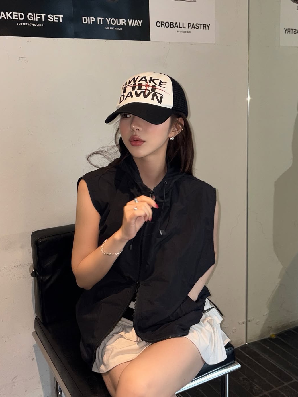 SLOW RECORD HOUSE Nylon Hood Vest Black 착용 스타일 - 2