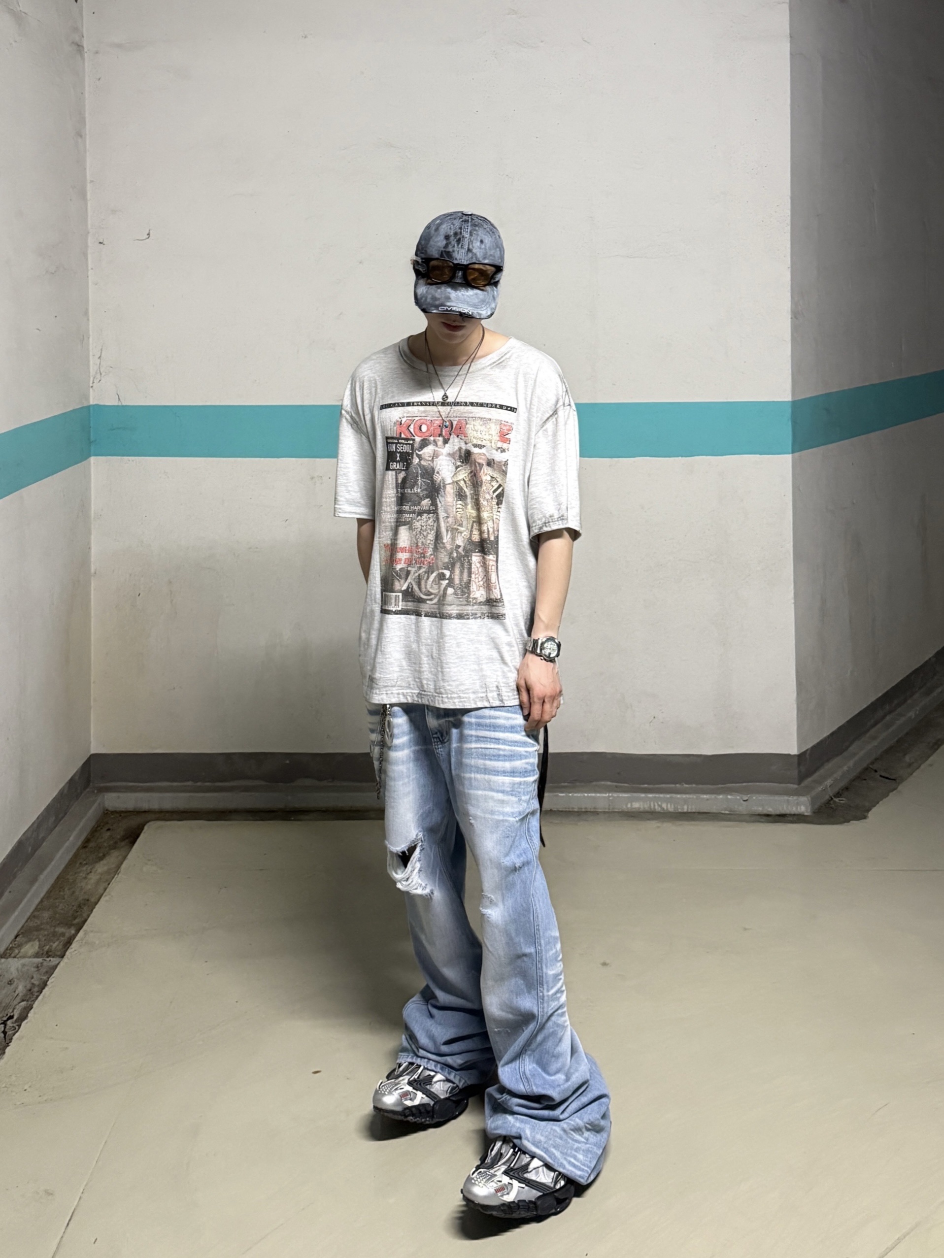 GRAILZ x KOIN SEOUL Magazine T-Shirts Melange Grey, Balenciaga Reptile Sneaker Multicolor 착용 스타일 - 1