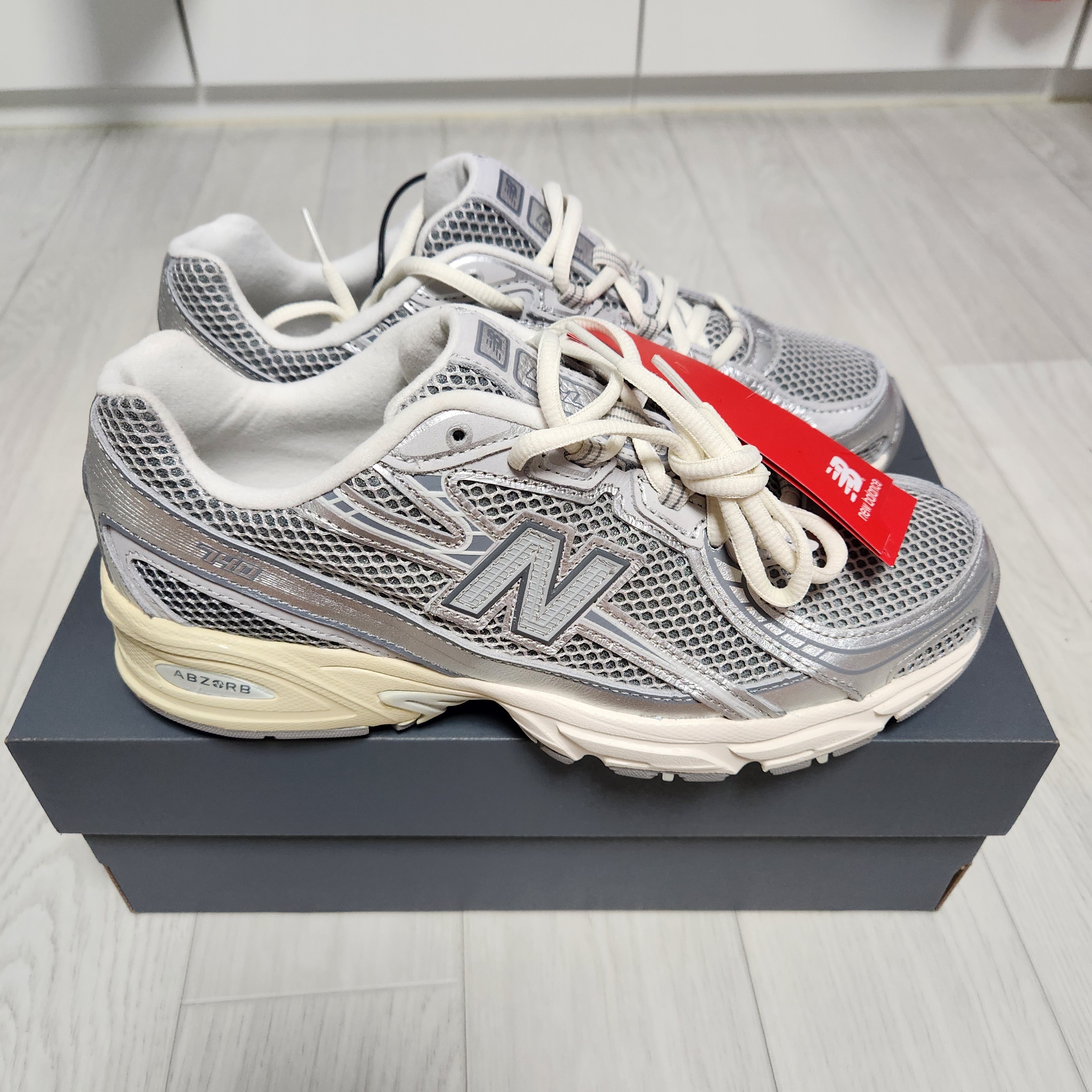 New Balance 740 Brighton Grey 착용 스타일