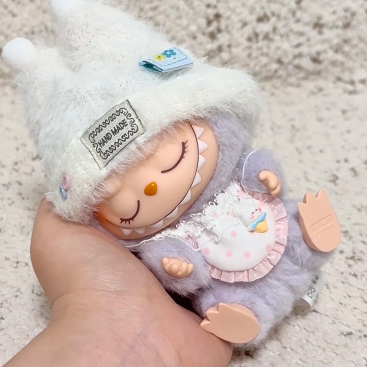 Pop Mart Labubu Let's Play Together Doll Series Zizi Keyring (Opened Case) 착용 스타일