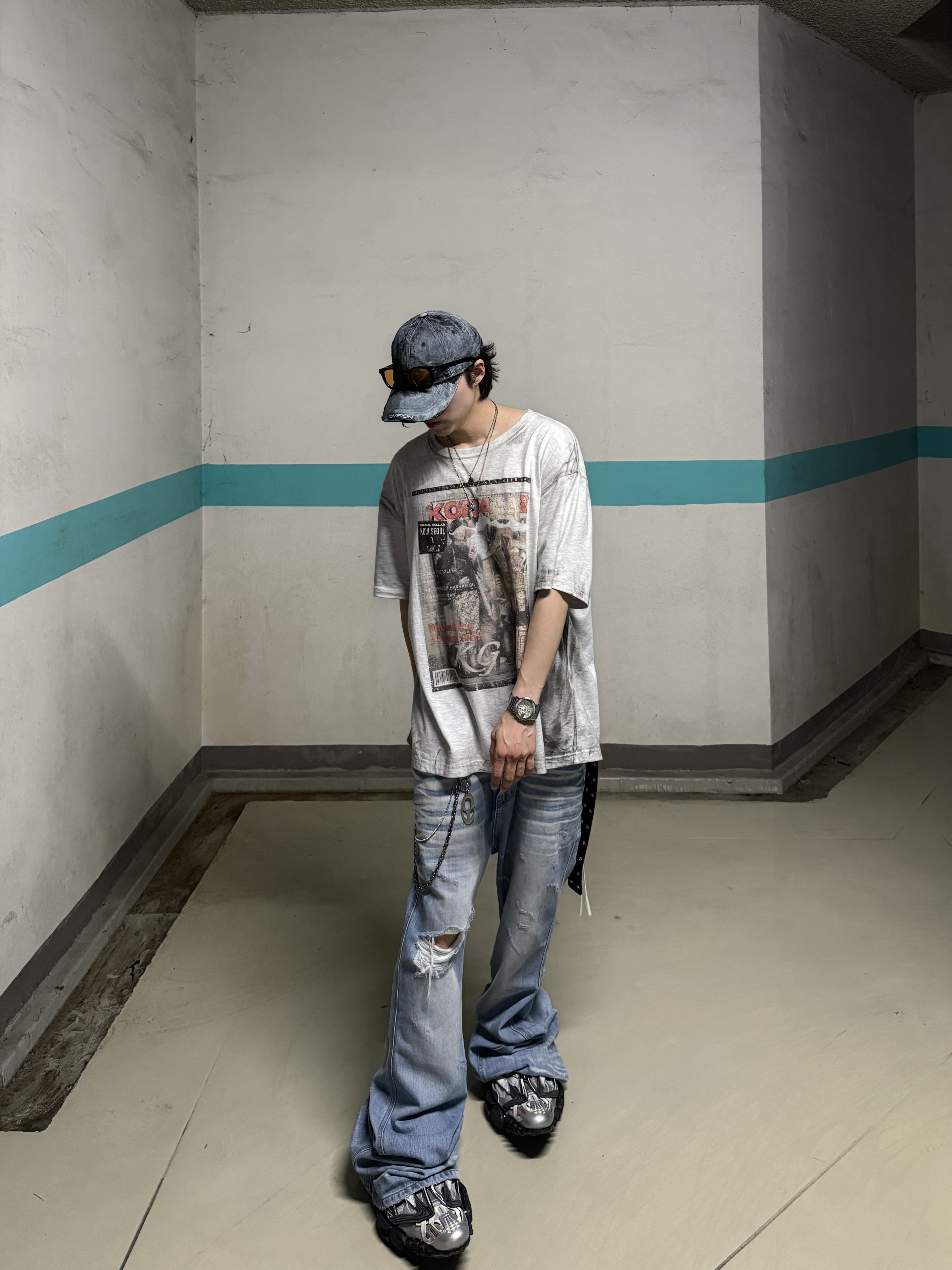 GRAILZ x KOIN SEOUL Magazine T-Shirts Melange Grey, Balenciaga Reptile Sneaker Multicolor 착용 스타일 - 4