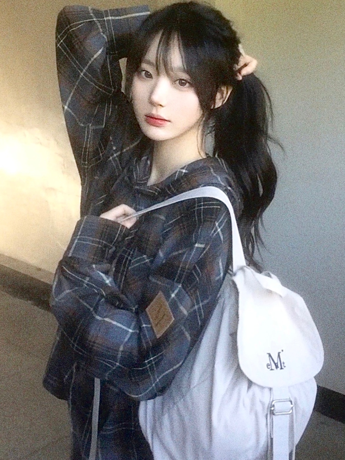MUCENT Mute Mini Back Pack Blue, MUCENT Iconic Check Hood Shirt Brown 착용 스타일