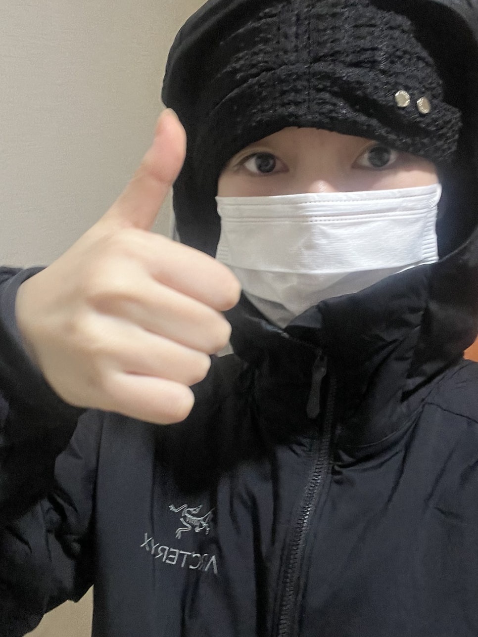 Arc'teryx Atom Hoody Black 착용 스타일 - 3