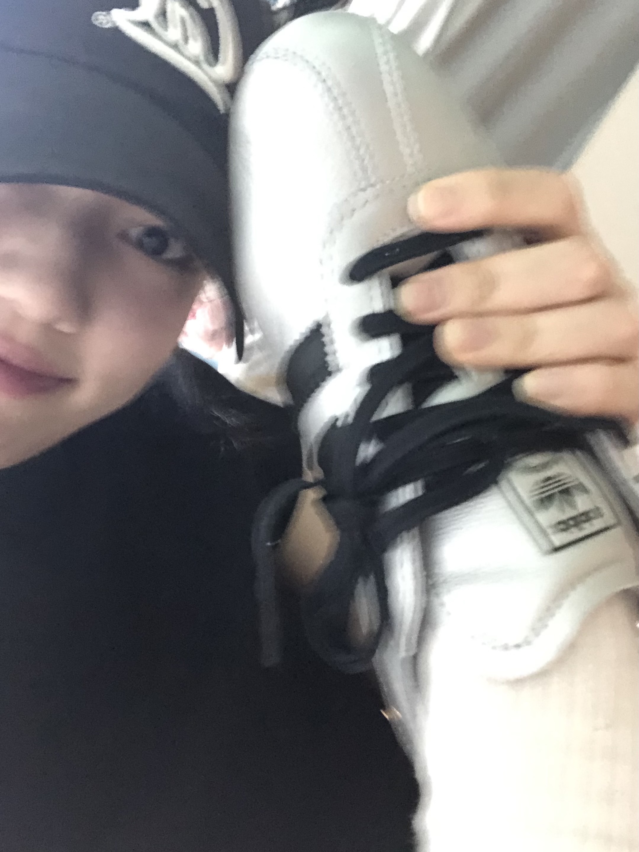 (W) Adidas Tokyo Silver Metallic Core Black 착용 스타일 - 3