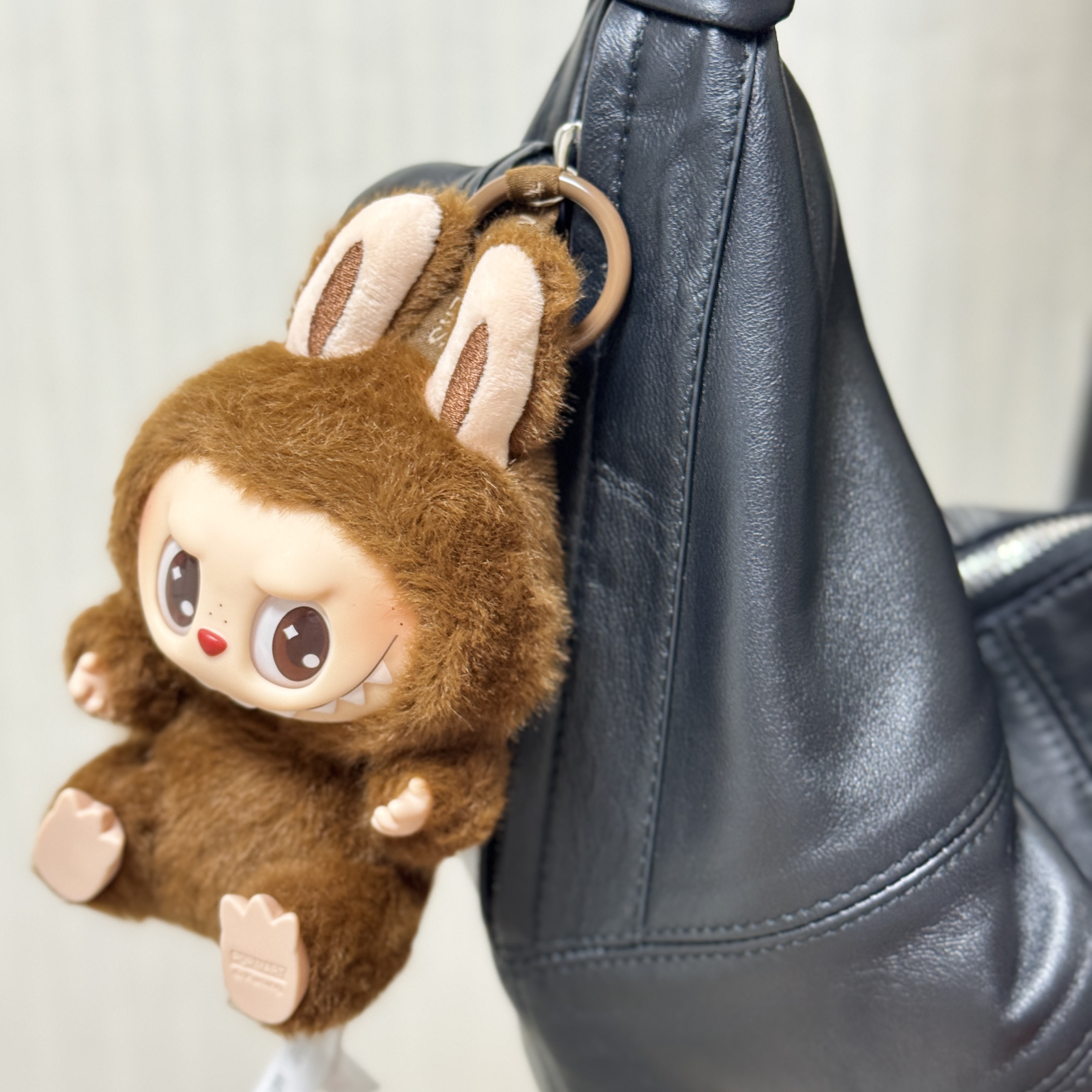 Pop Mart Labubu Let's Play Together Doll Series Duoduo Keyring (Opened Case), Lemaire Fortune Croissant Bag Soft Nappa Leather Black 착용 스타일 - 1