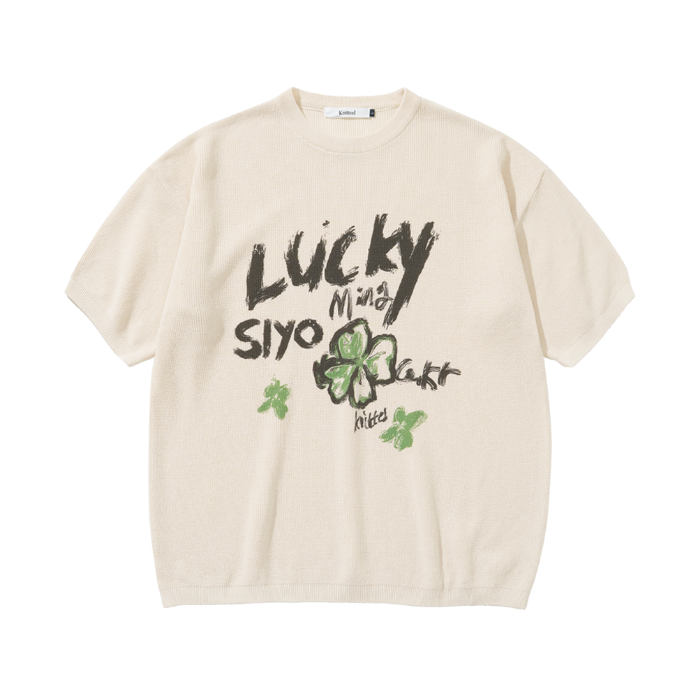 니티드 X QWER시연 쿨에버 클로버 라운드 니트 아이보리