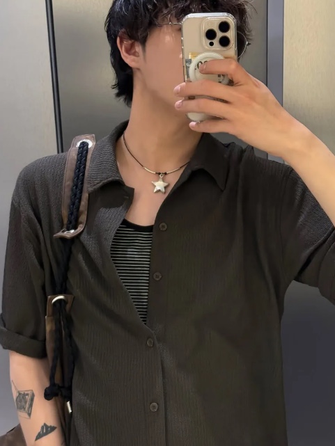 WESLEY HYUSTON Breeze Open Collar Half Knit Shirt Dark Brown 착용 스타일 - 1