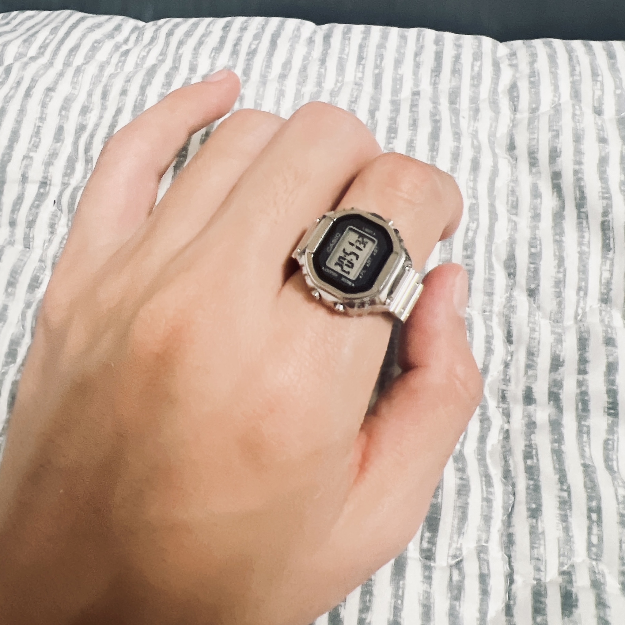 Casio 50th Anniversary Ring Watch CRW-001-1 착용 스타일