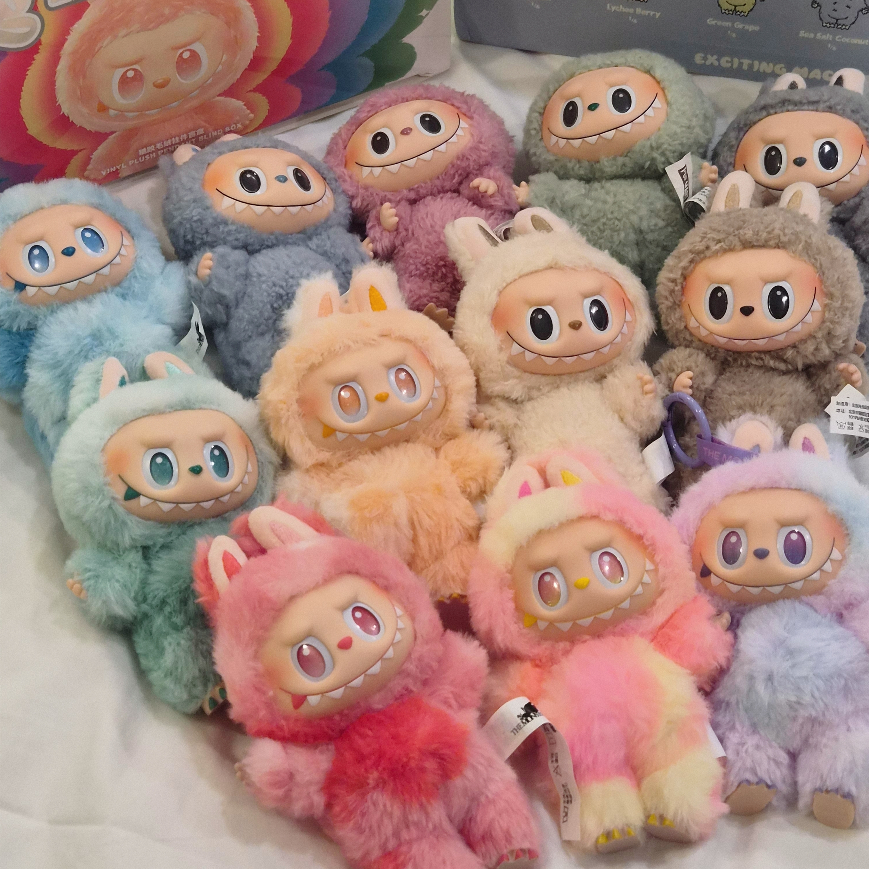 Pop Mart Labubu The Monsters Highlight Series Sealed Case (6 Blind Boxes), Pop Mart The Monsters Labubu Tasty Macarons Series Sealed Case (6 Blind Boxes) 착용 스타일