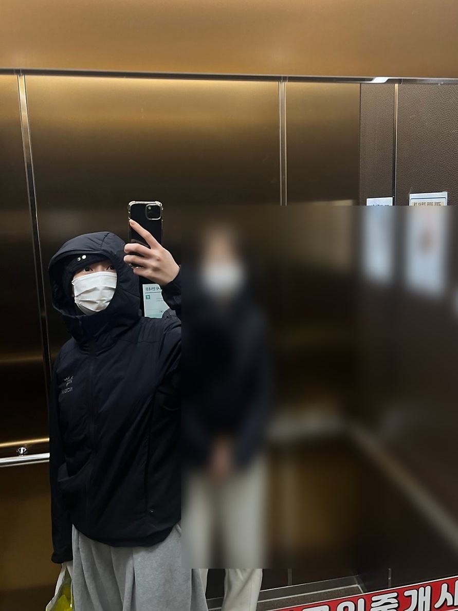 Arc'teryx Atom Hoody Black 착용 스타일 - 2