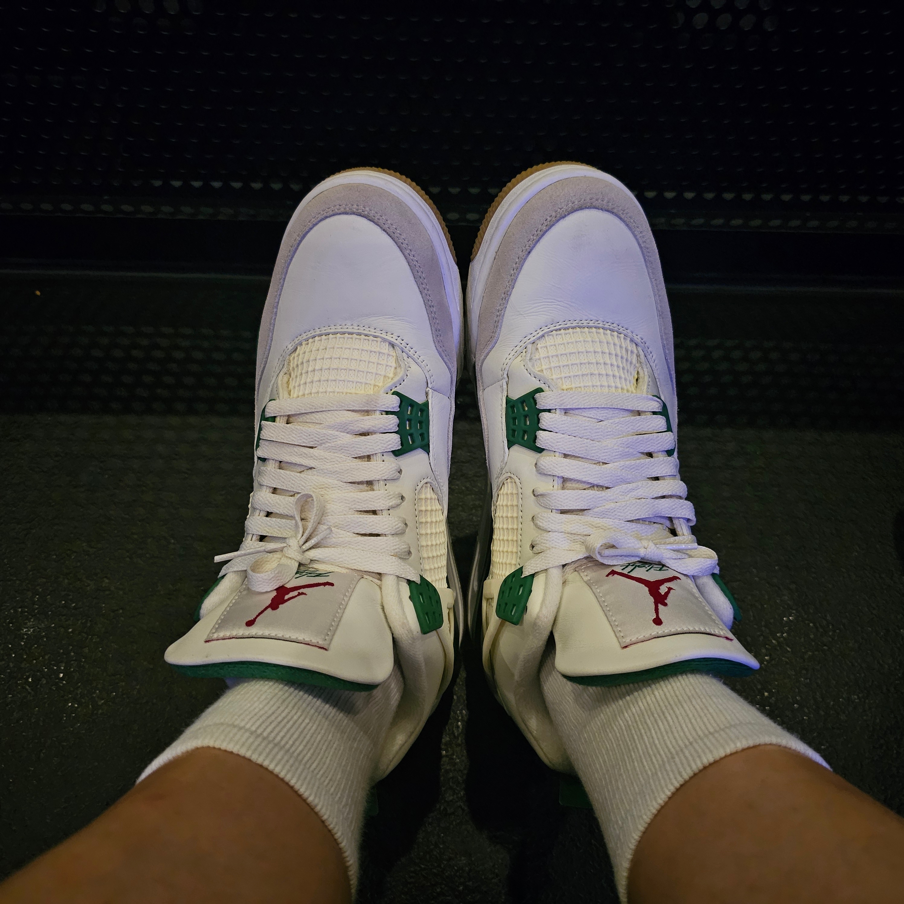Yeezy Gap Engineered By Balenciaga Padded Denim Jacket Grey Wash, Jordan 4 x Nike SB Retro SP Pine Green 착용 스타일 - 2