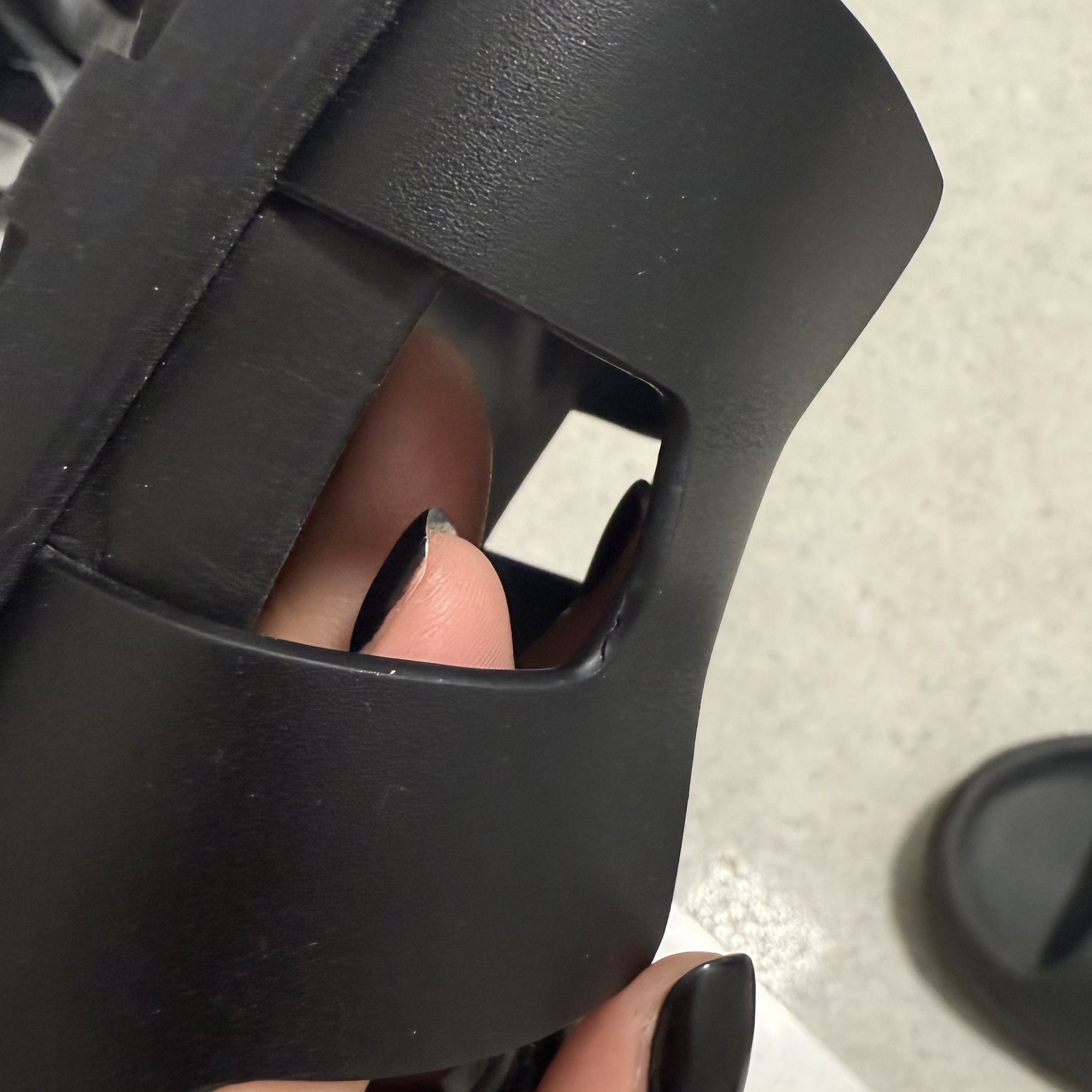(W) Hermes Chypre Sandal Calfskin & Noir 착용 스타일 - 3