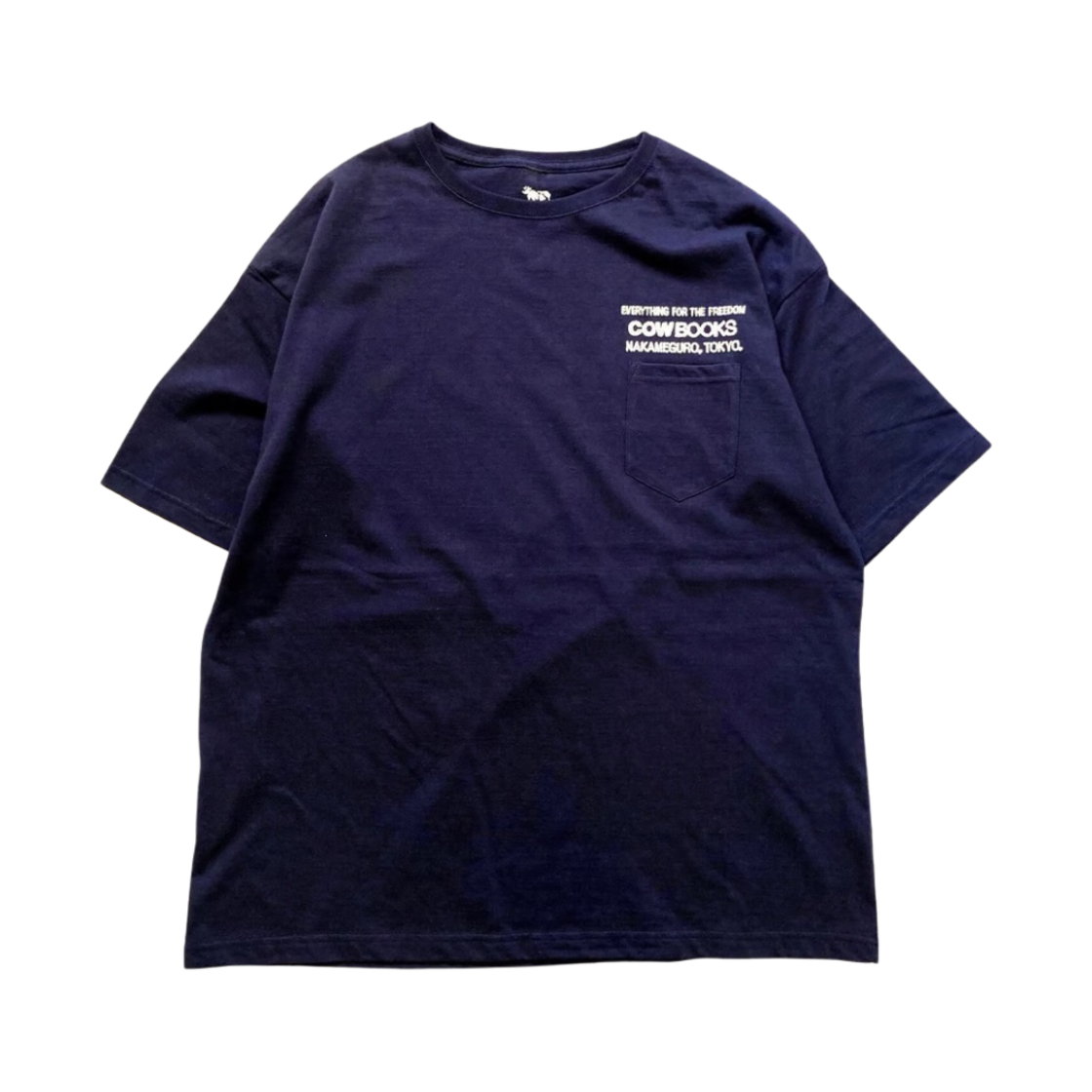 카우북스 북 벤더 포켓 티셔츠 네이비 화이트(Cow Books Book Vendor Pocket T-Shirt Navy White)