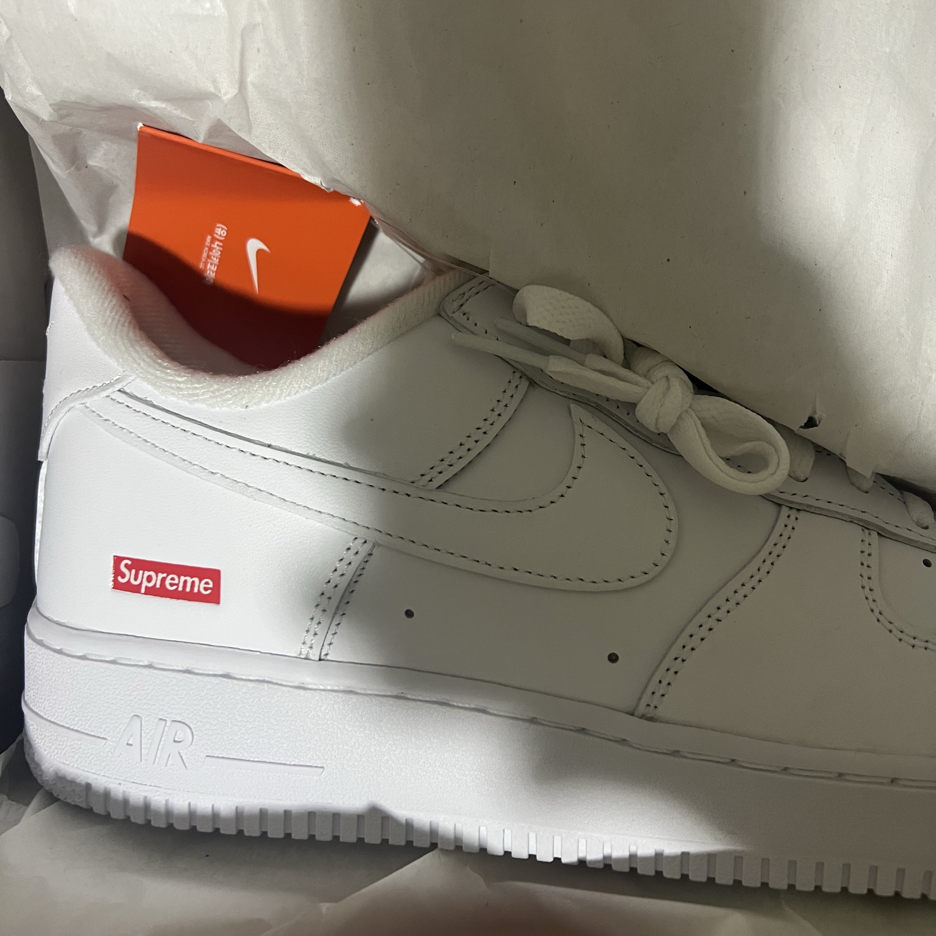 Nike x Supreme Air Force 1 Low White 착용 스타일