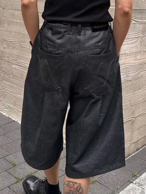 WESLEY HYUSTON Herringbone Glow Denim Bermuda Pants Indigo 착용 스타일 - 4
