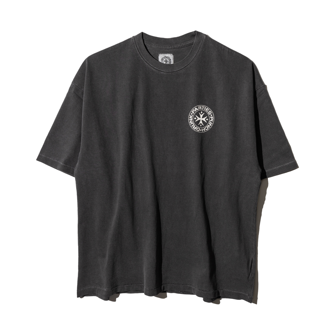 펀치 드렁크 파티즈 서클 로고 가먼트 다이드 티 차콜(Punch Drunk Parties Circle Logo Garment Dyed Tee Charcoal)