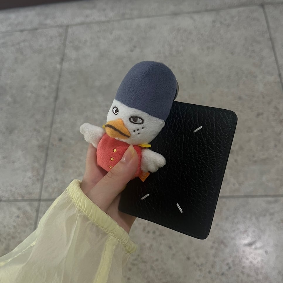 Maison Margiela Keyring Wallet Black 착용 스타일 - 1