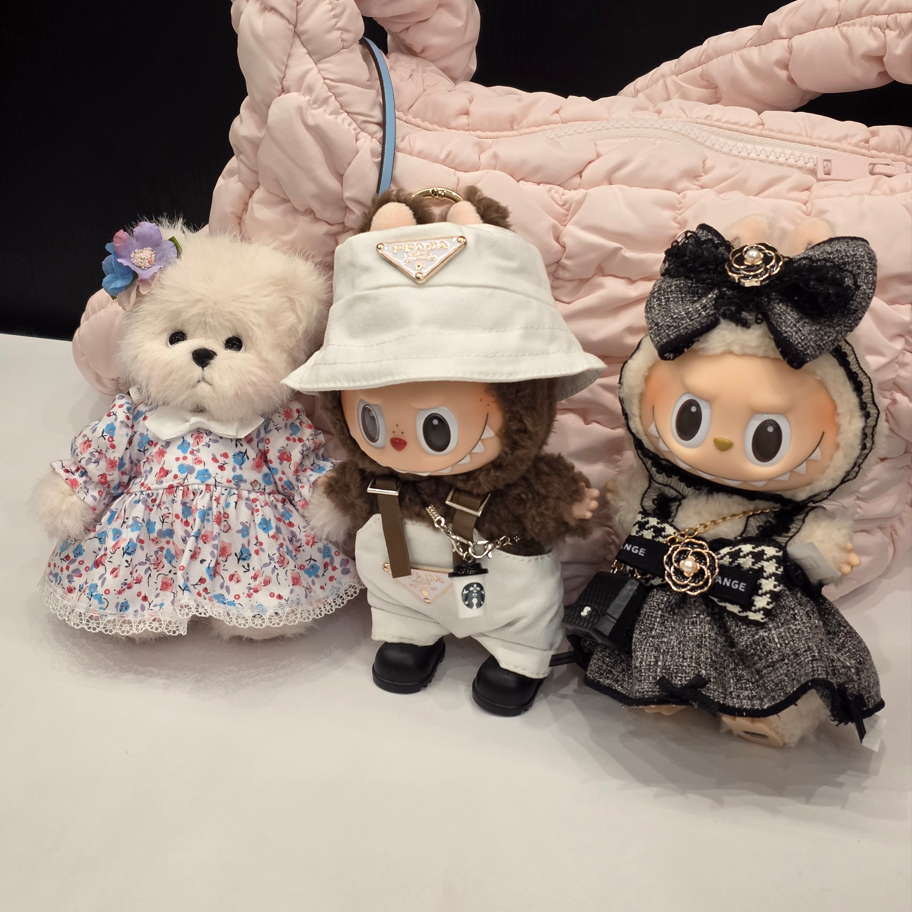 Pop Mart Labubu The Monsters Labubu Tasty Macarons Series Chestnut Cocoa Keyring (Opened Case), Pop Mart Labubu The Monsters Labubu Tasty Macarons Series Soymilk Keyring 착용 스타일 - 1