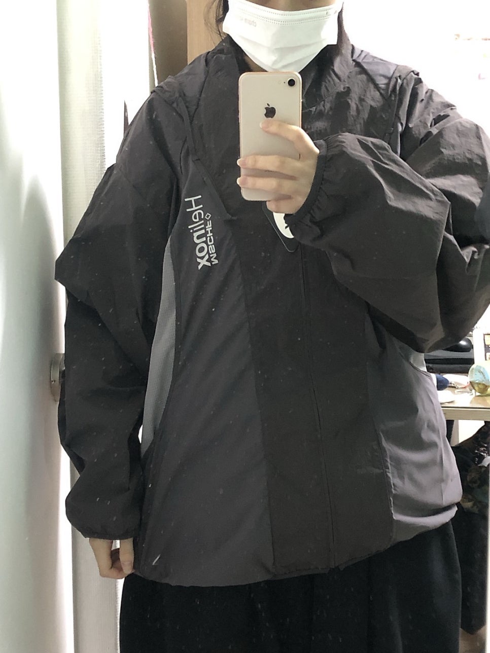 (W) Mischief x Helinox Lightweight Windbreaker Purple Grey 착용 스타일 - 2