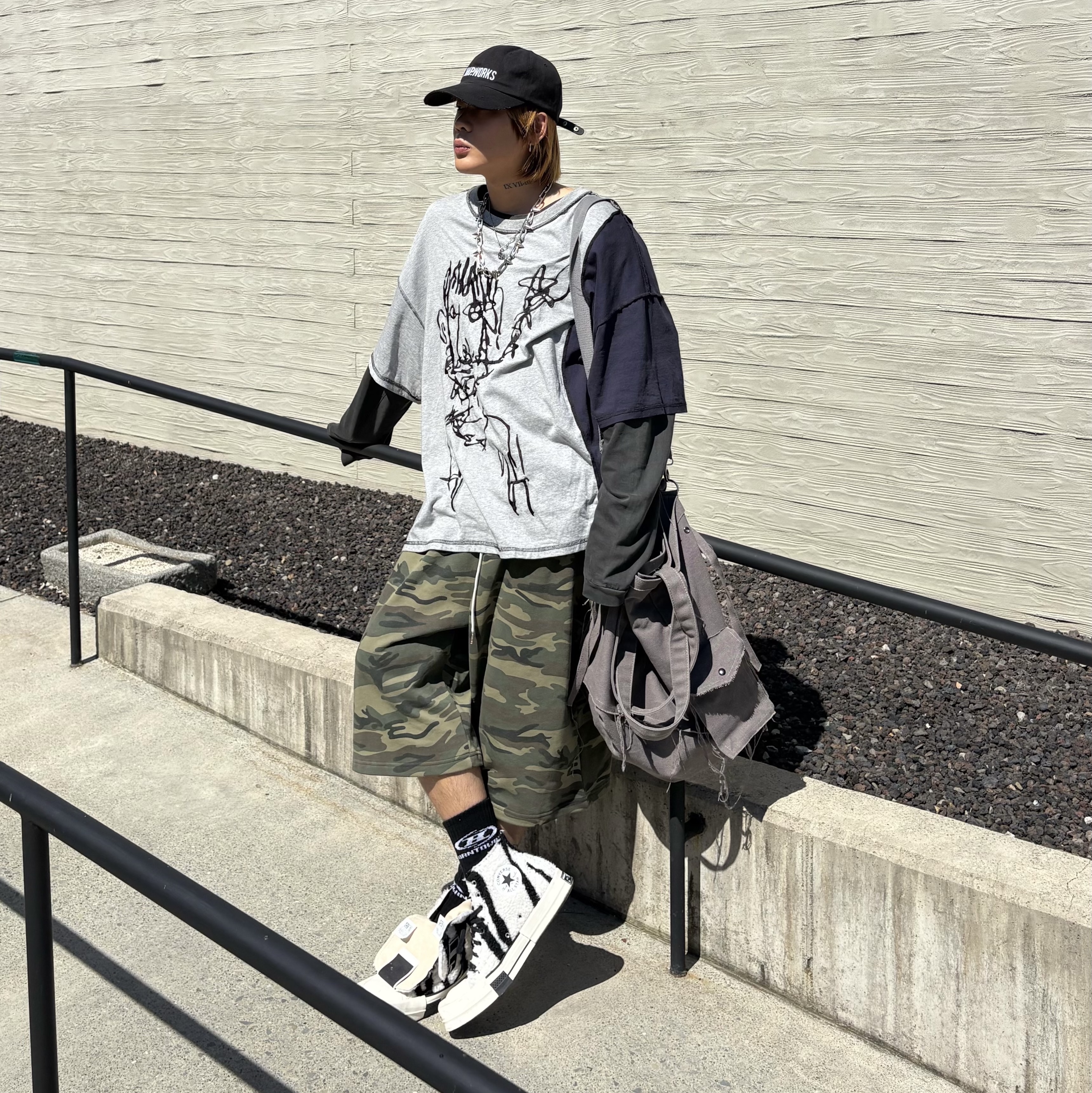 BORN TO WIN Symbol B Logo Socks Black, Converse x Drkshdw Turbodrk Chuck 70 Hi Lilly White 착용 스타일 - 1