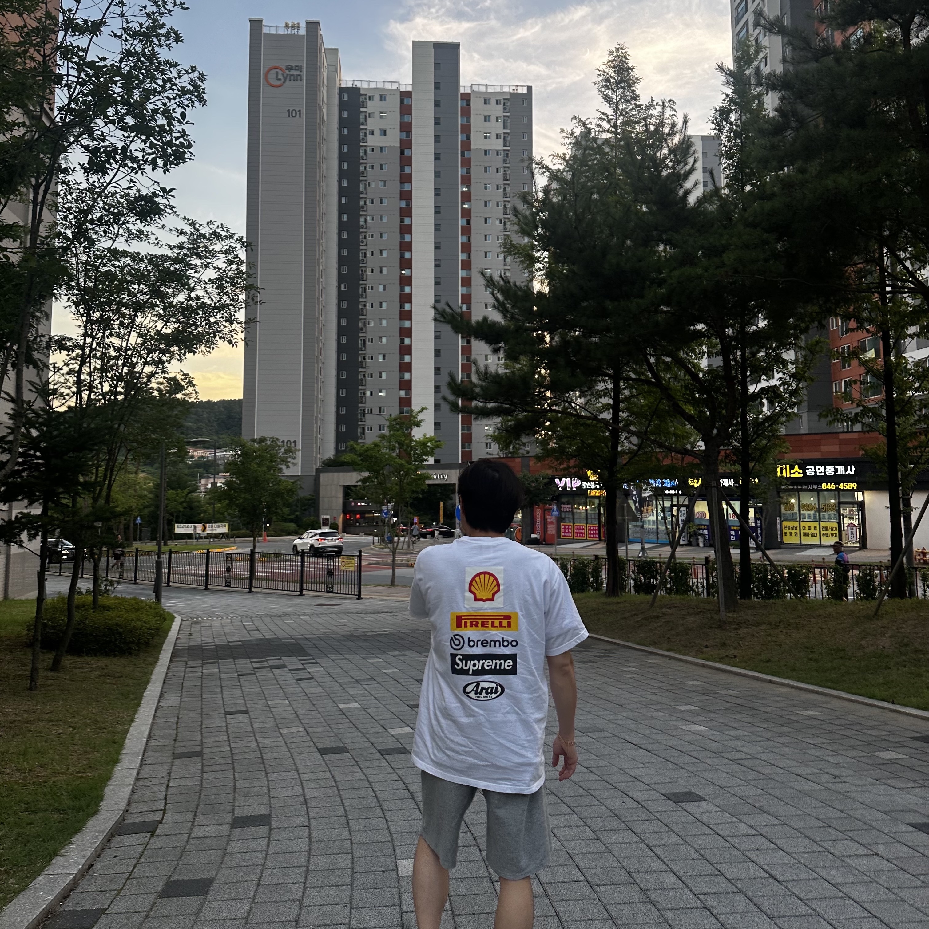 Supreme x Ducati Logos T-Shirt White - 24SS 착용 스타일