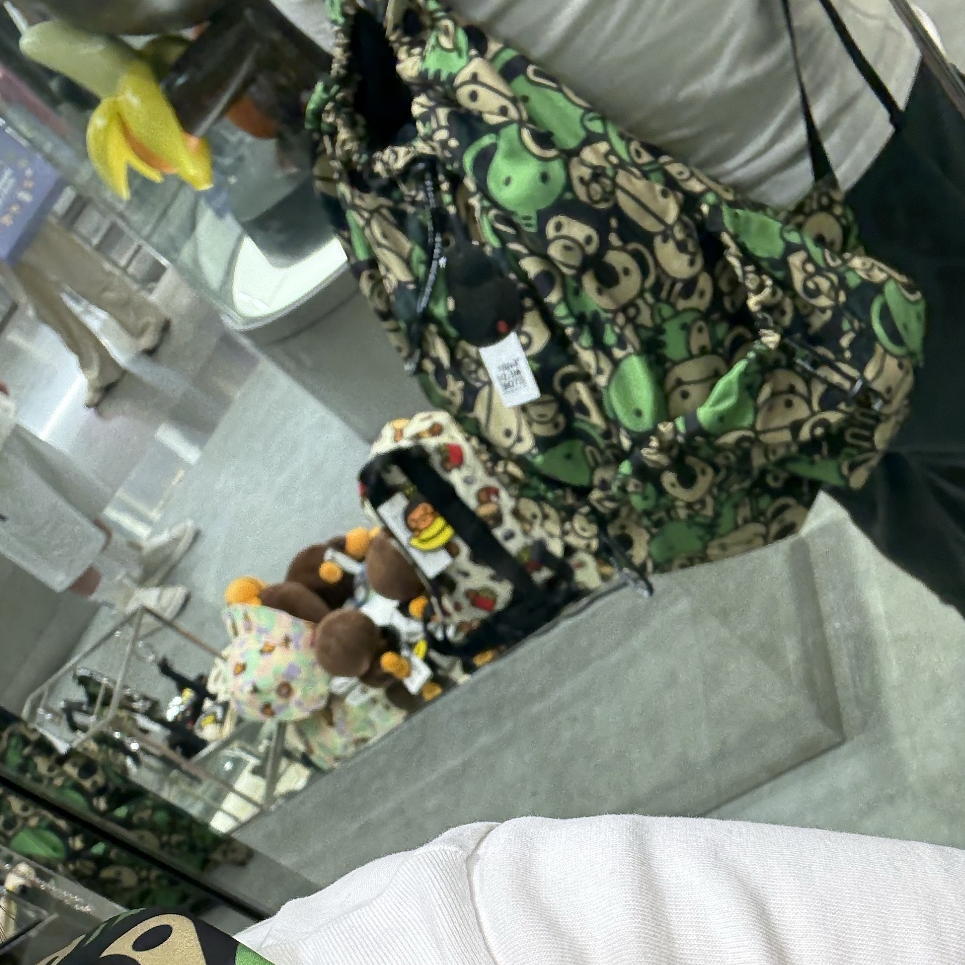 BAPE Baby Milo Friends Large Backpack Green 착용 스타일 - 3