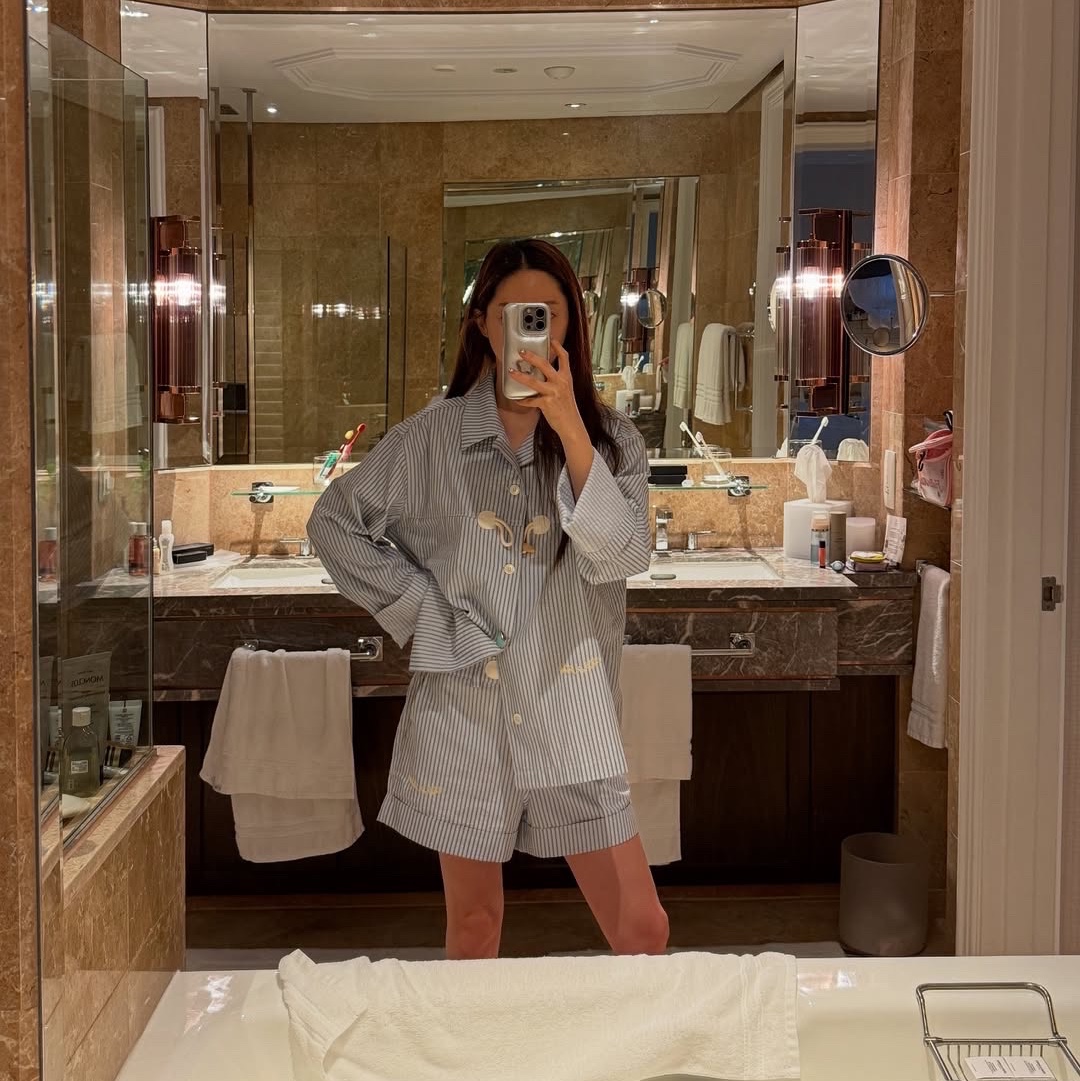 THIS IS FINE Pajama Overshirt Blue, THIS IS FINE Pajama Shorts Blue 착용 스타일