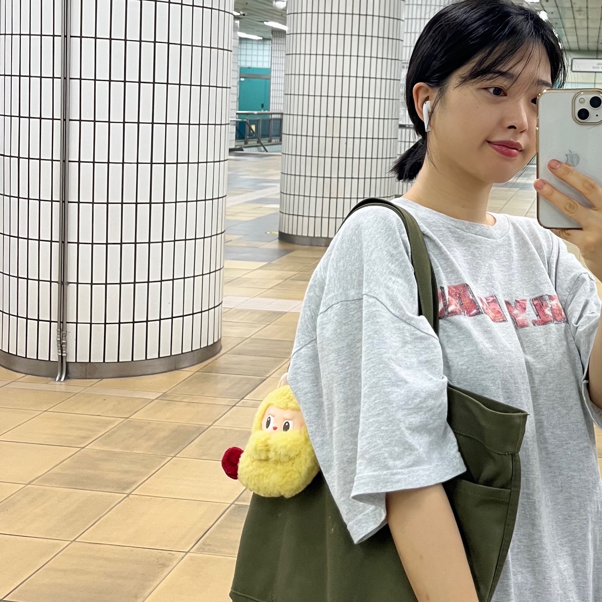 Pop Mart Labubu The Monsters Wacky Mart Series Earphone Case 착용 스타일